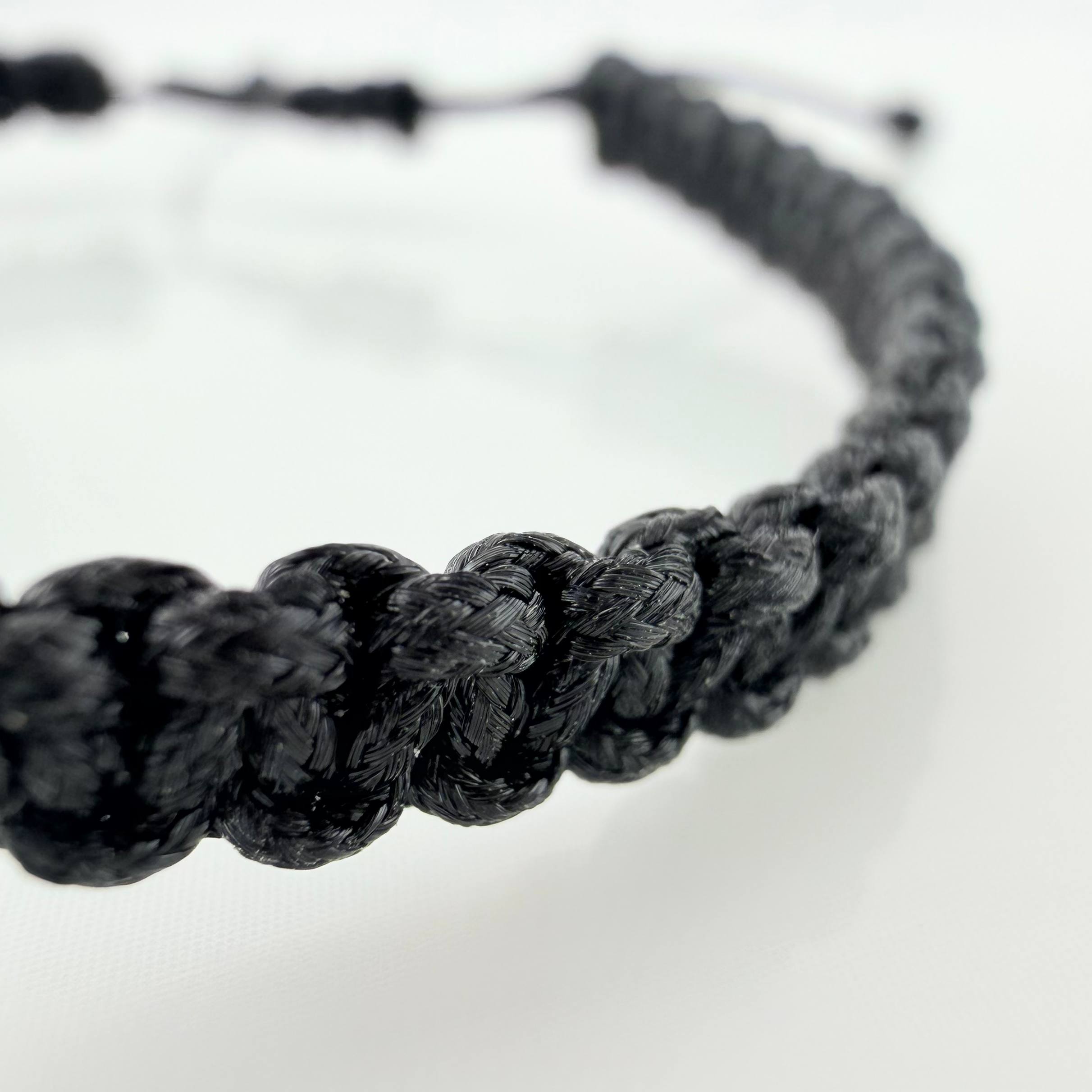Pulsera Tejida Negra Ojos Turcos Blancos Bolas Diamantadas 5Und Oro Amarillo 18K