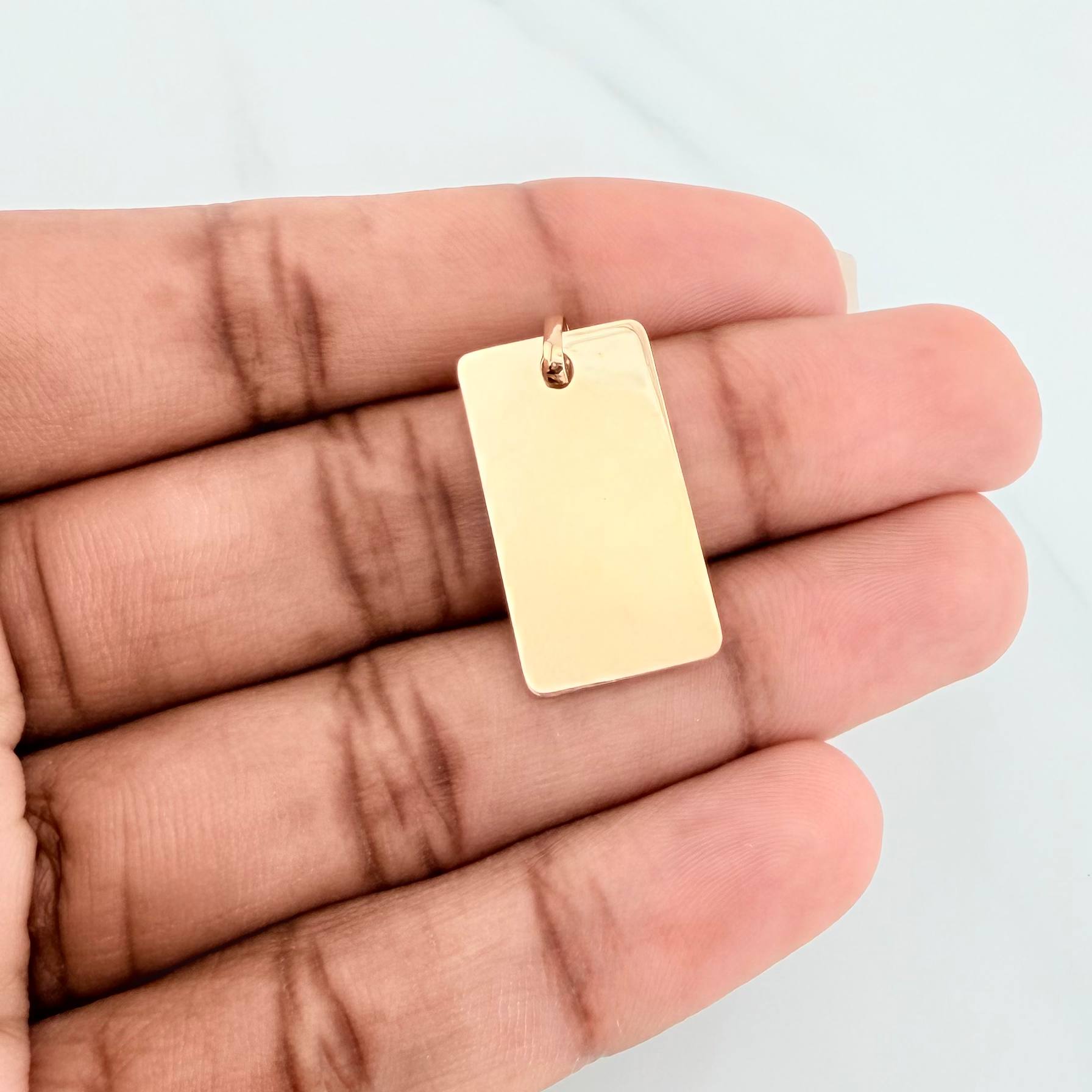 Dije Placa Rectangular 1.45 g / 2.8 cm Oro Amarillo 18K