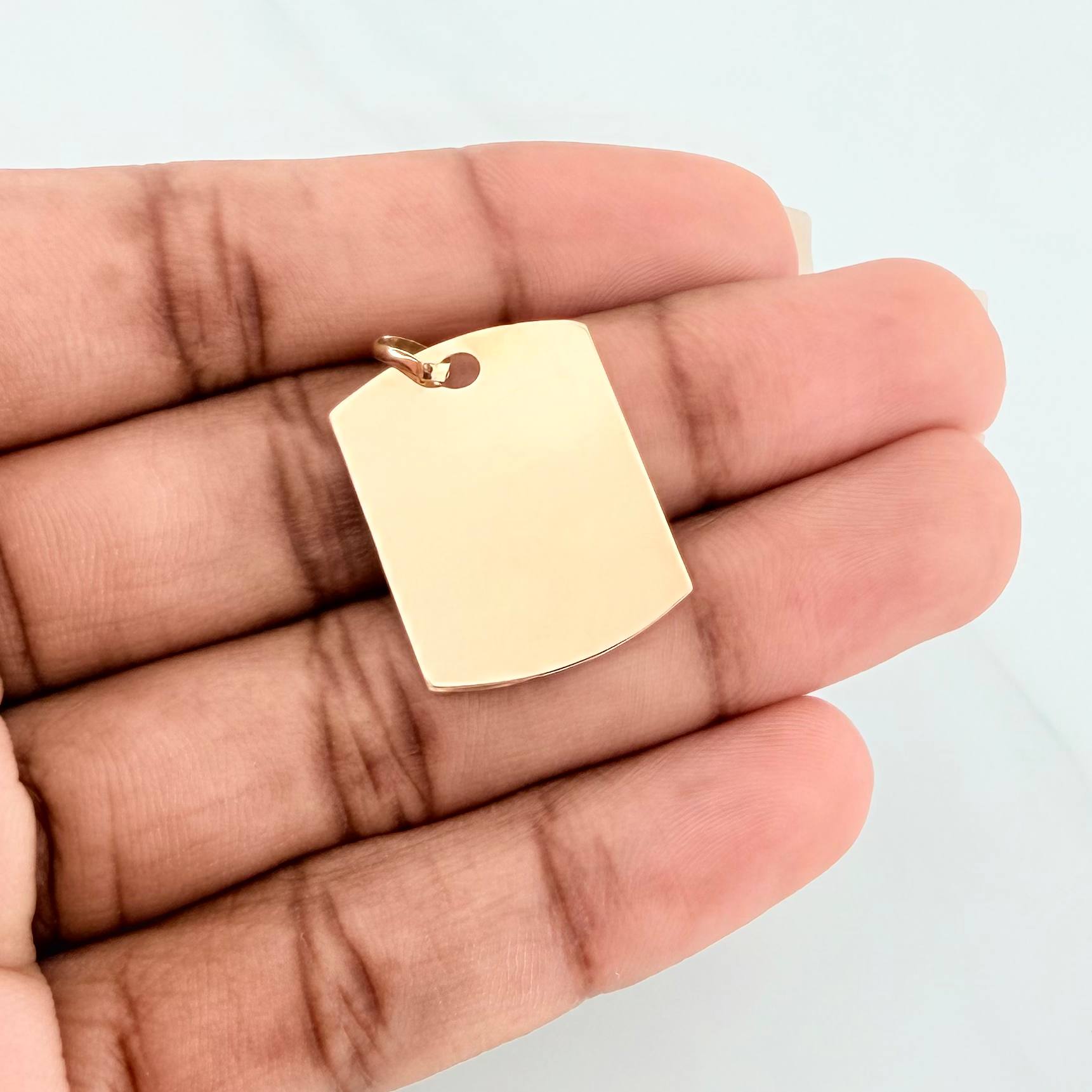 Dije Placa Rectangular Ovalada 1.85 g / 2.5 cm Oro Amarillo 18K