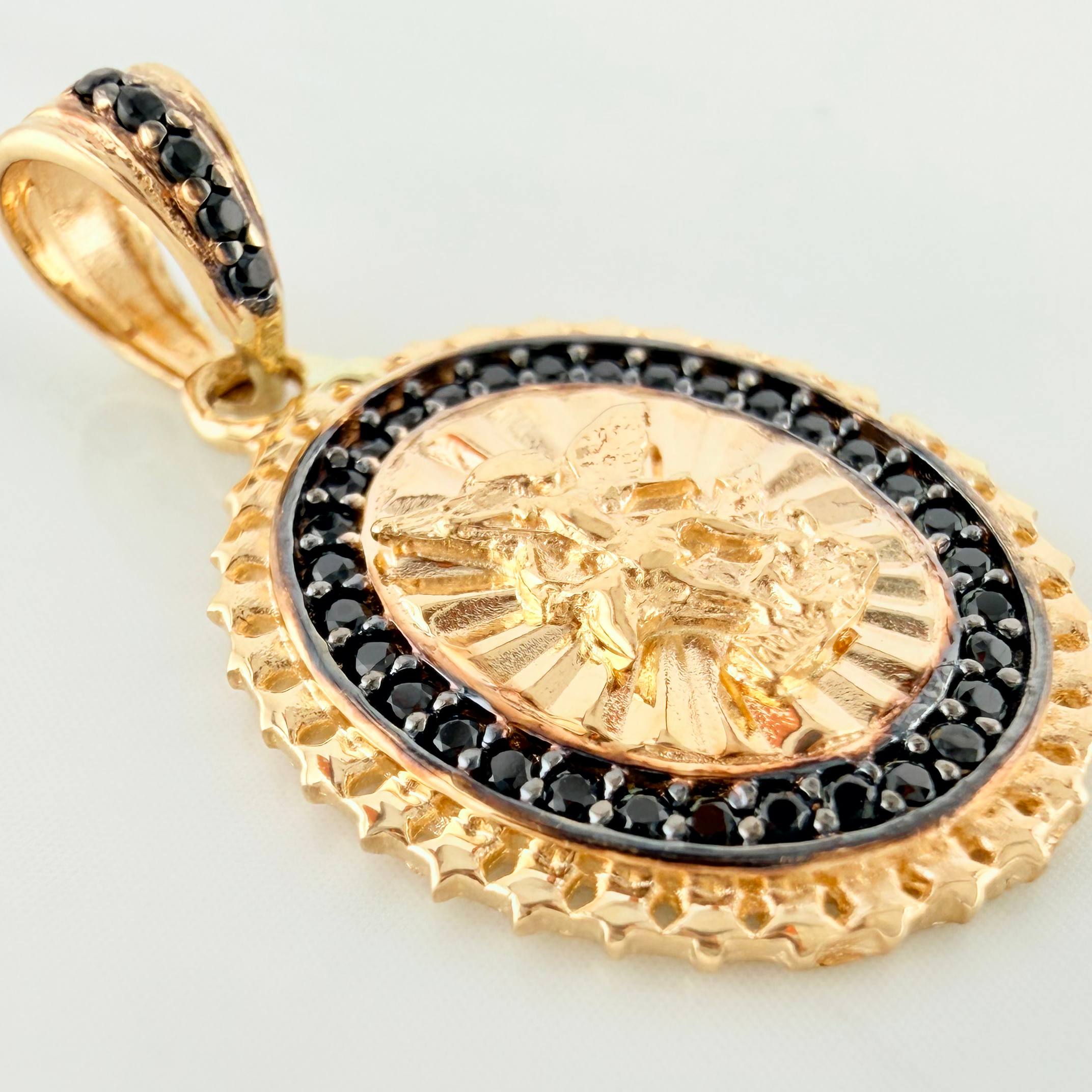 Dije San Miguel Arcangel 2.85 g / 2.5 cm Dos Oros Negro Amarillo 18K