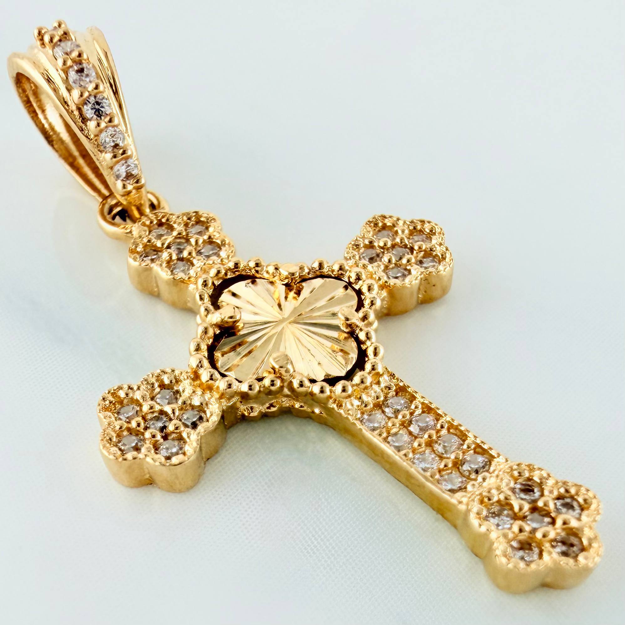 Dije Cruz Trebol Flores 1.95 g / 3 cm Oro Amarillo 18K