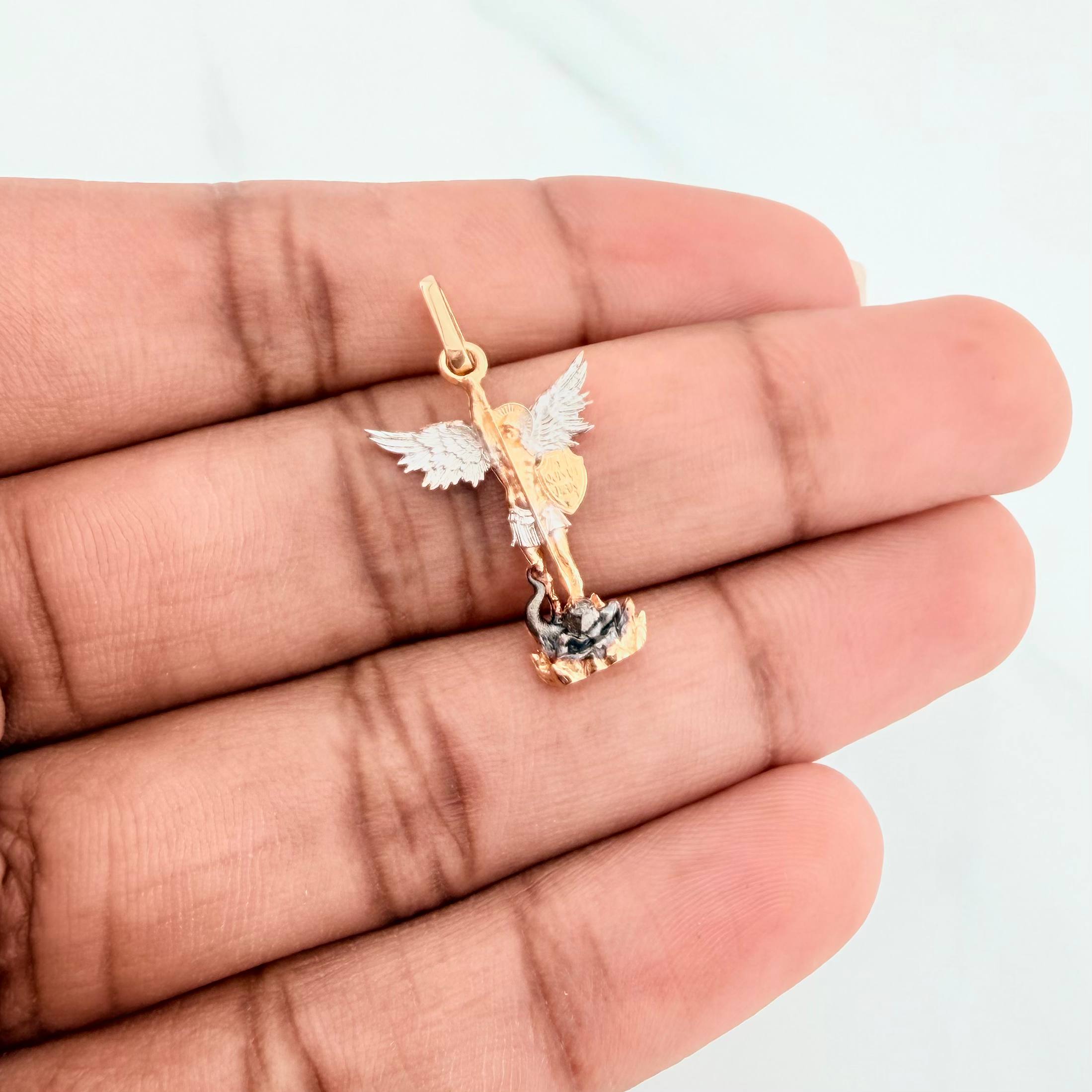 Dije San Miguel Arcangel 1.8 g / 2.7 cm Tres Oros 18K