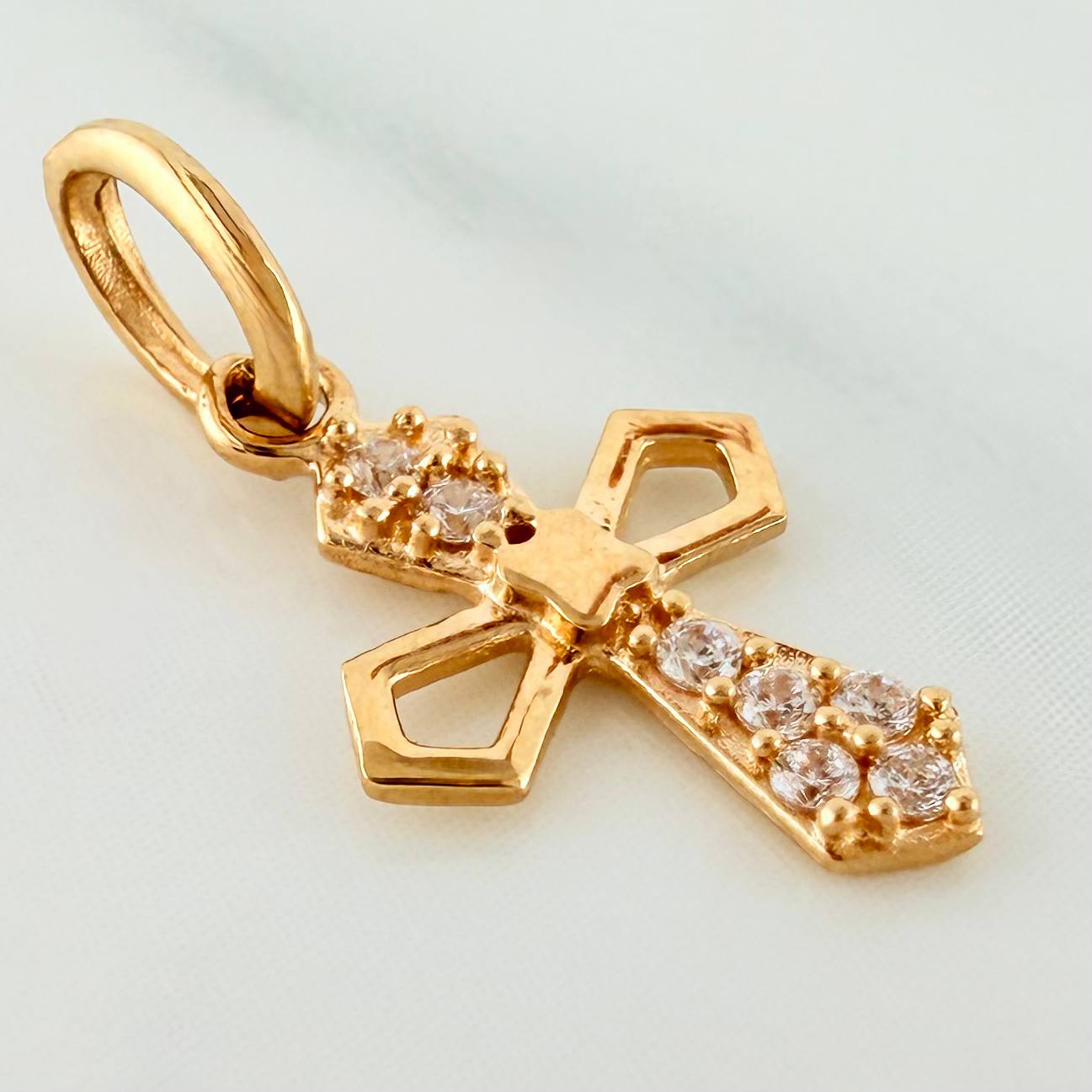 Dije Cruz Gotica 0.55 g / 1.8 cm Oro Amarillo 18K