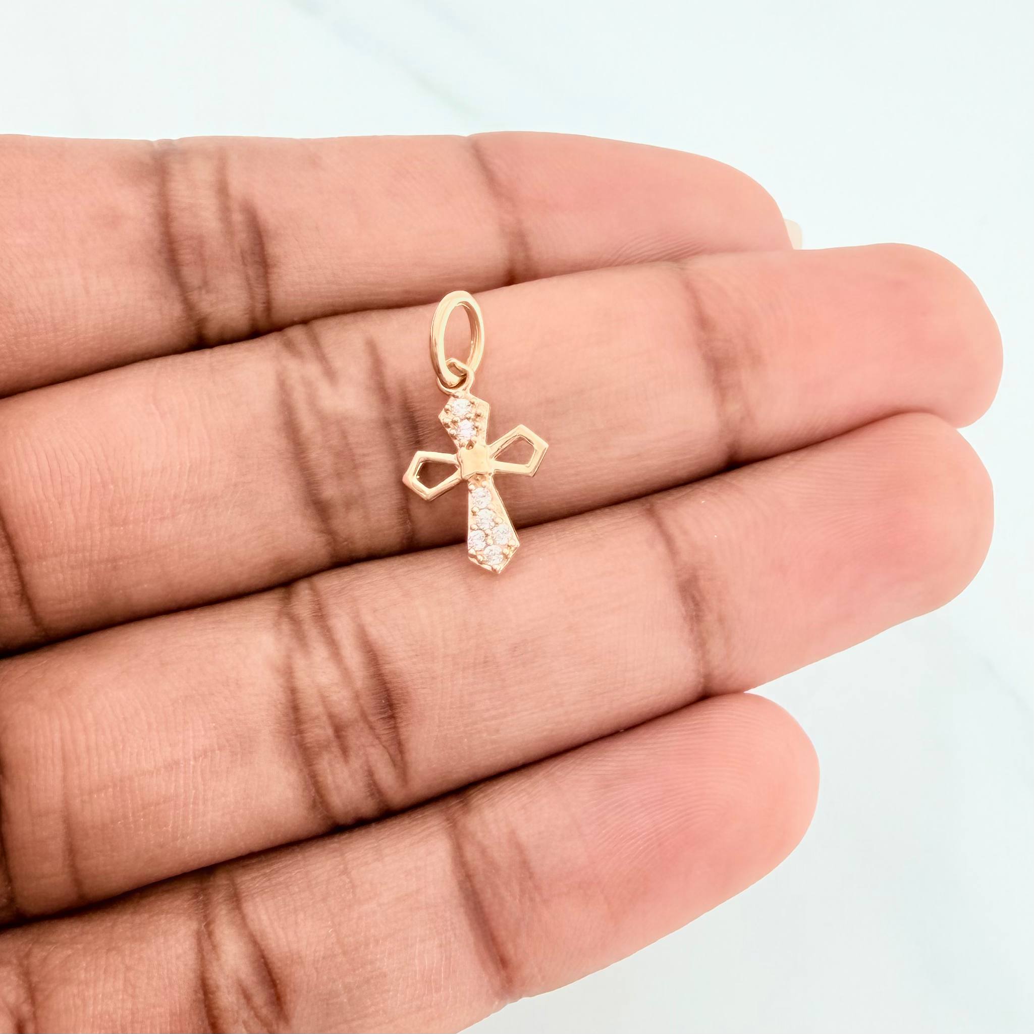 Dije Cruz Gotica 0.6 g / 1.8 cm Oro Amarillo 18K