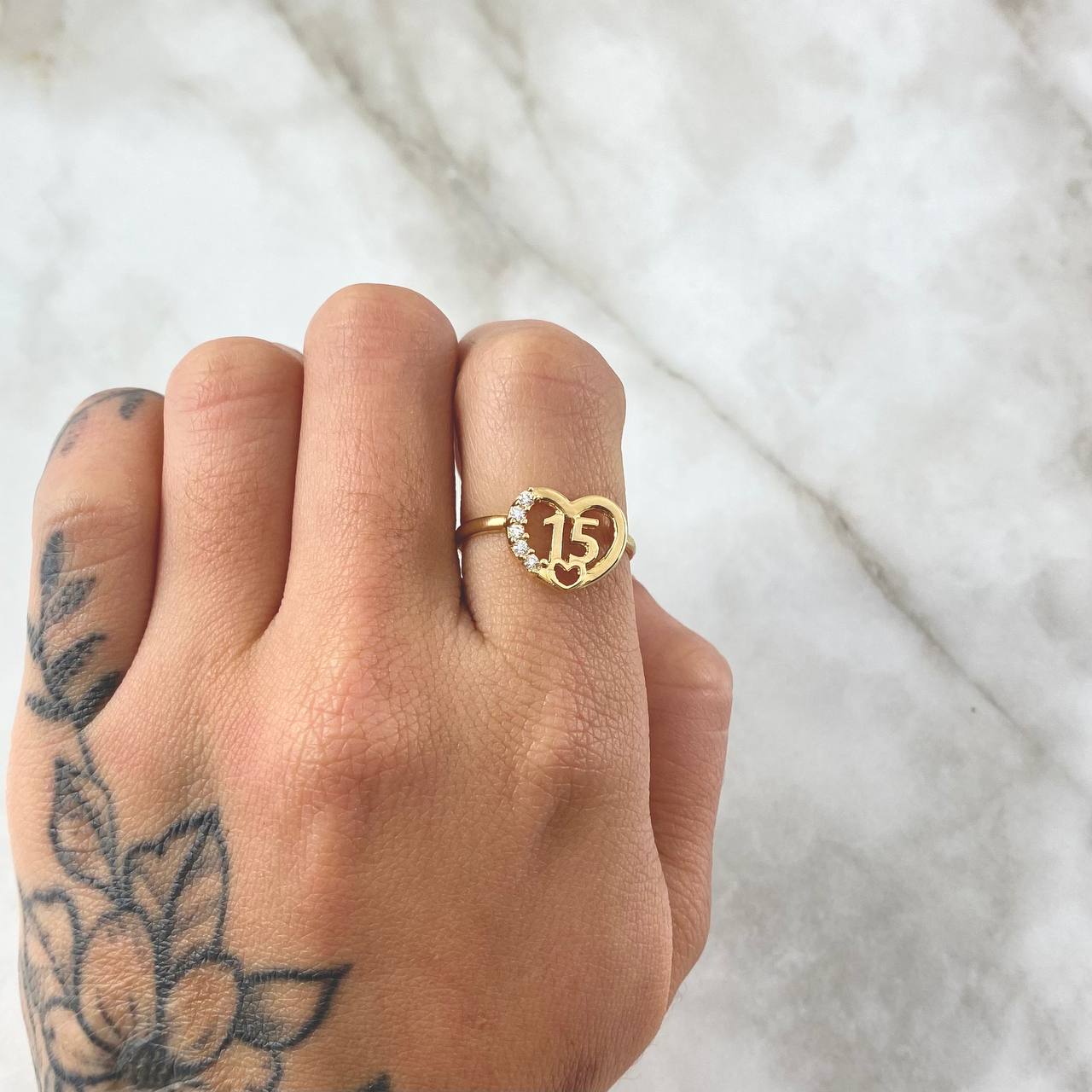Anillo Corazón Interno 15s 2.3gr / T6 1/4 / Circones Blancos Oro Amarillo 18K ©