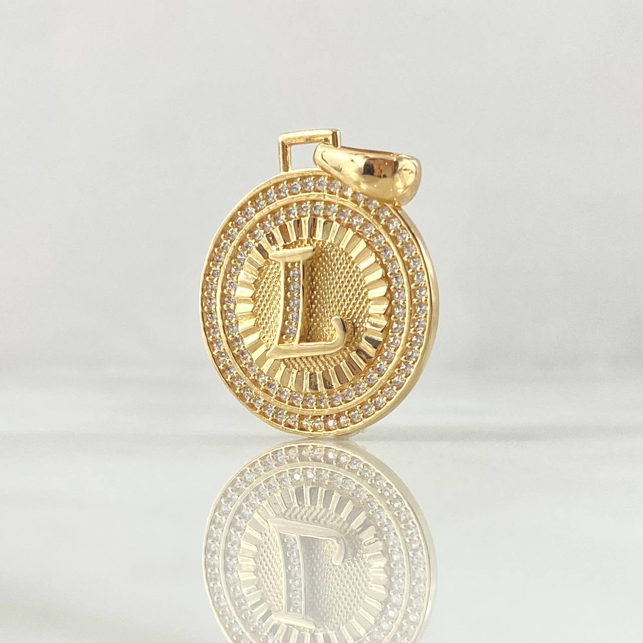 Dije Medalla Letra L 4.7gr / 3cm / Circones Blancos Oro Amarillo 18K