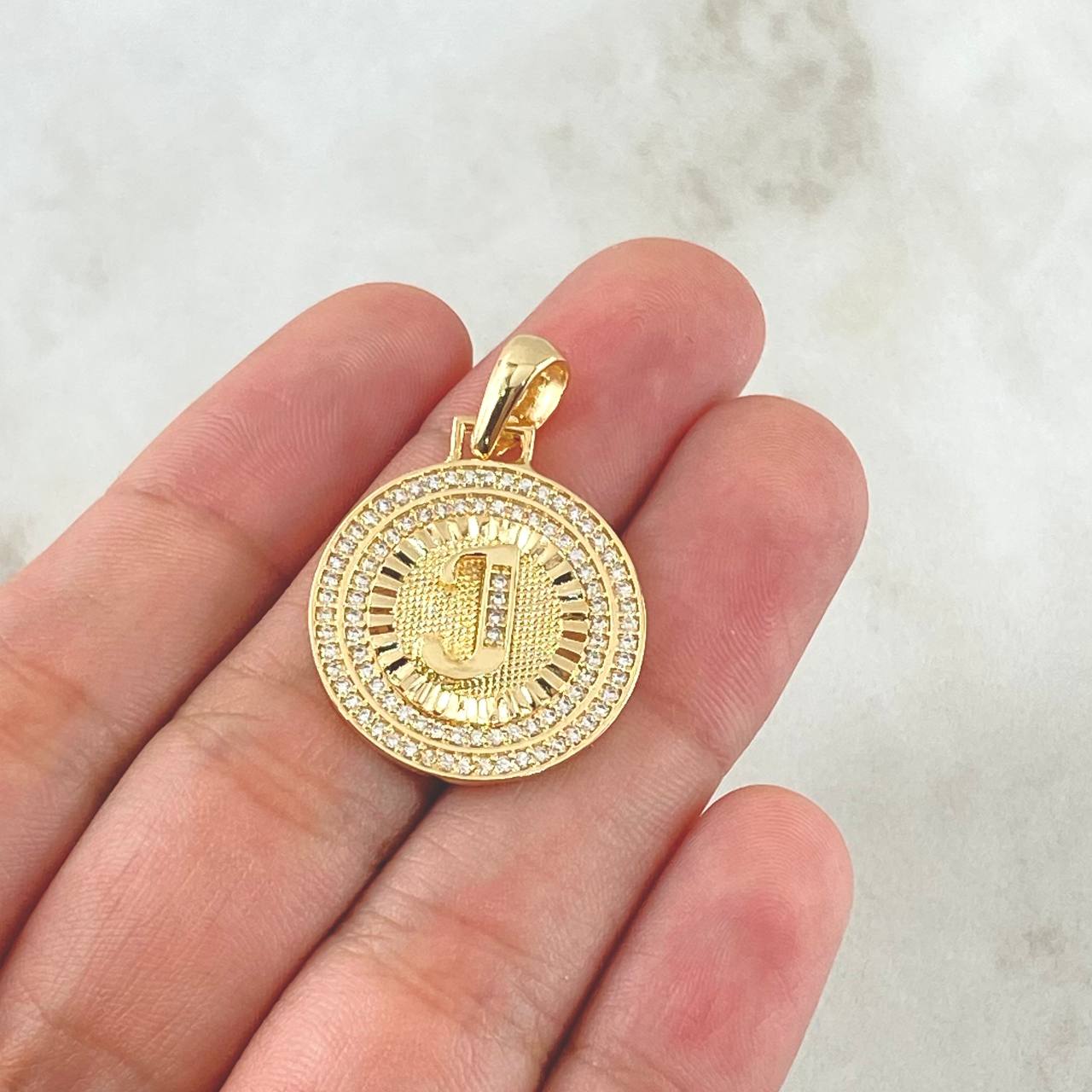 Dije Medalla Letra J 4.3gr / 3cm / Oro Amarillo 18K