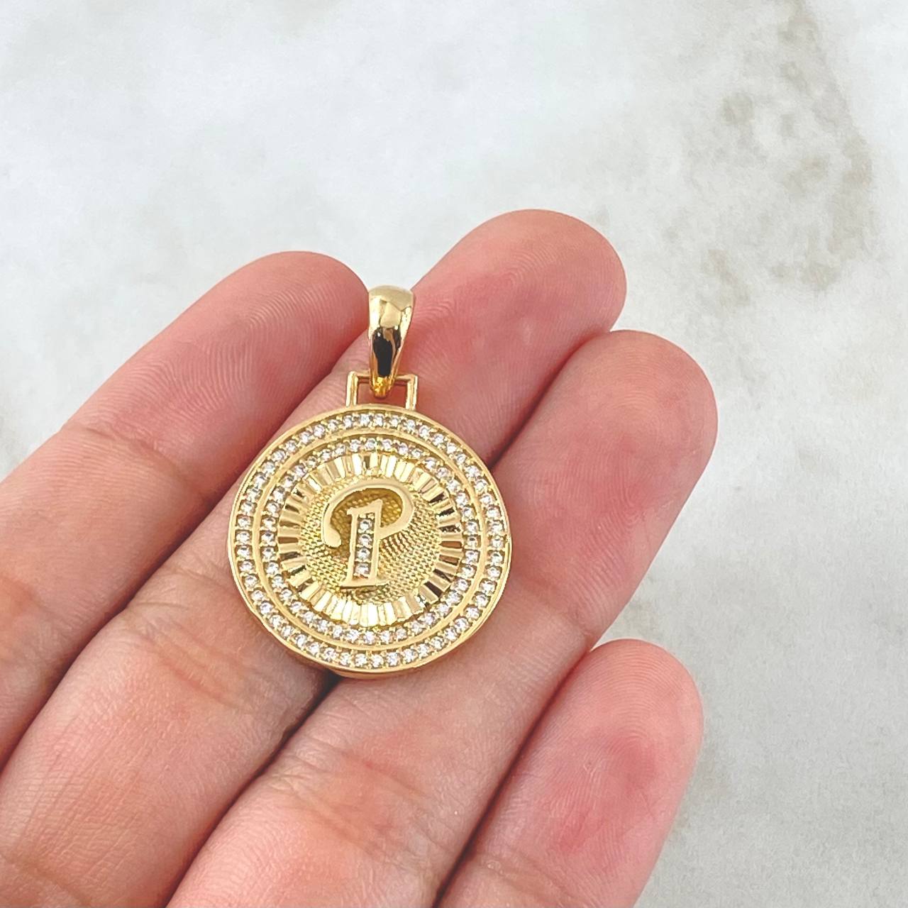 Dije Medalla Letra P 4.6g / 3.1cm Oro Amarillo 18K