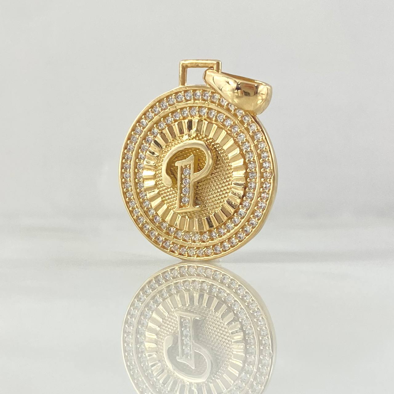 Dije Medalla Letra P 4.7gr / 3cm / Oro Amarillo 18K