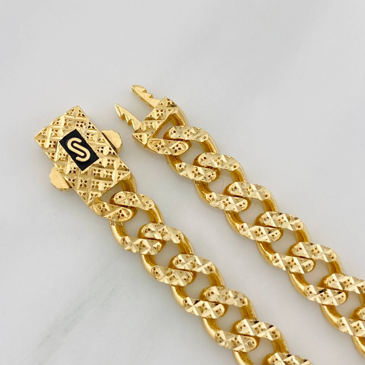 Pulso Cubana Infinito 8.1g / 20cm / 6.35mm Oro Amarillo 18K