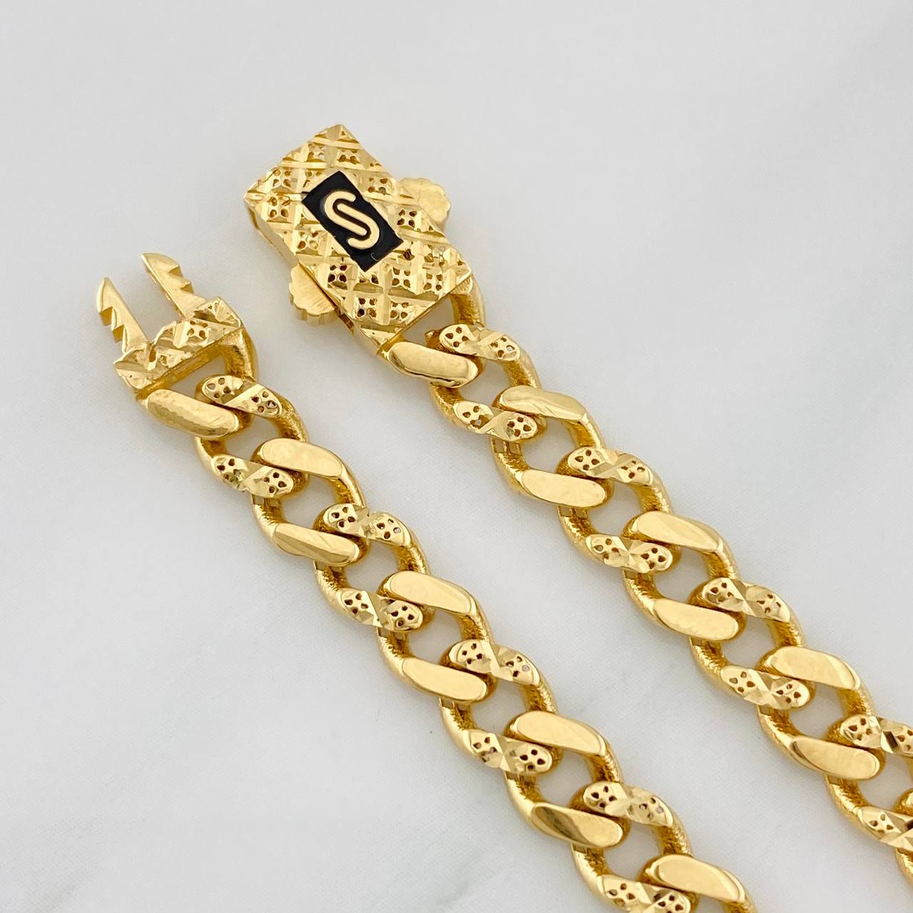 Pulso Cubana Infinito 6.05g / 19.05cm / 4.8mm Oro Amarillo 18K