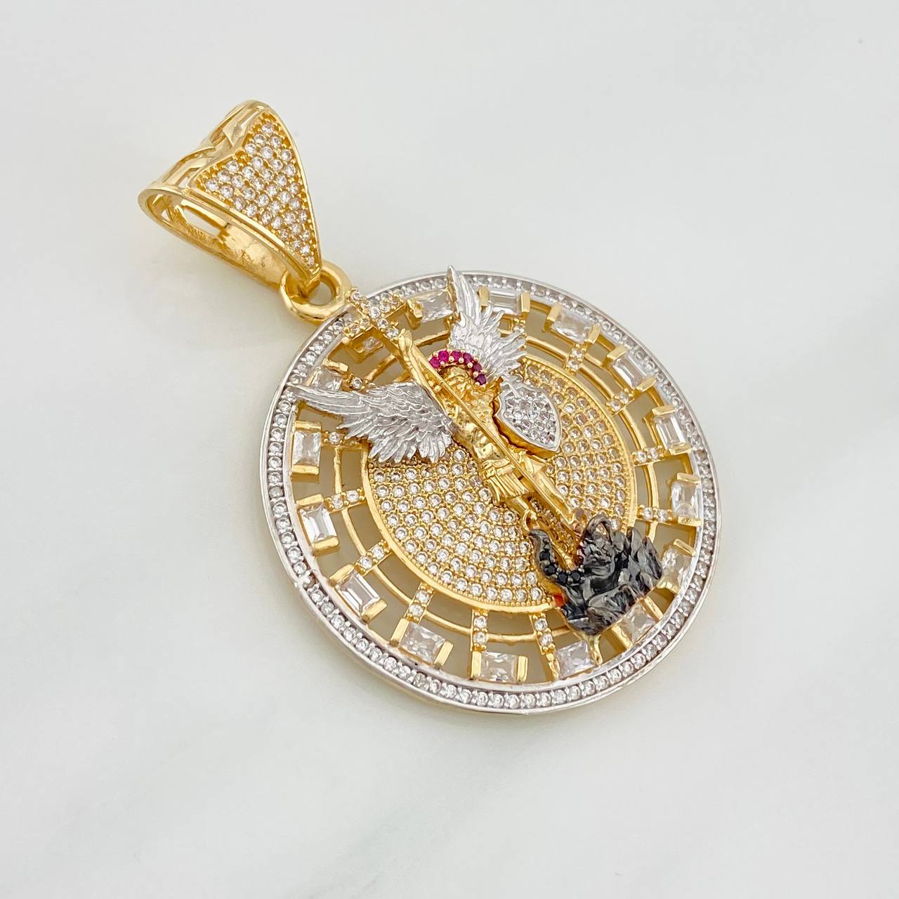 Dije San Miguel Arcangel 16.4g / 5.05cm Tres Oros 18K