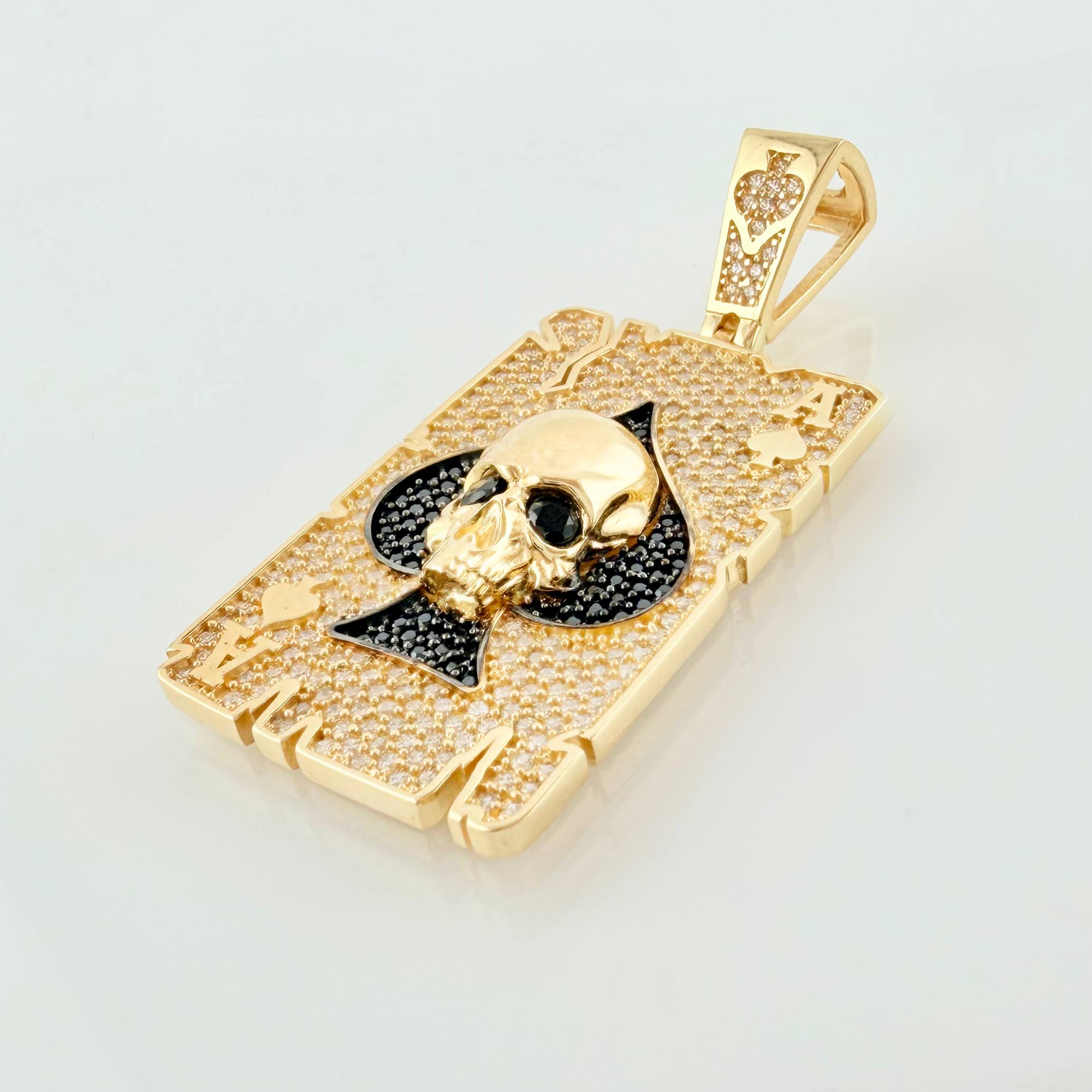 Dije Calavera Carta Pica De As 10.95gr / 4.9cm / Oro Amarillo 18K