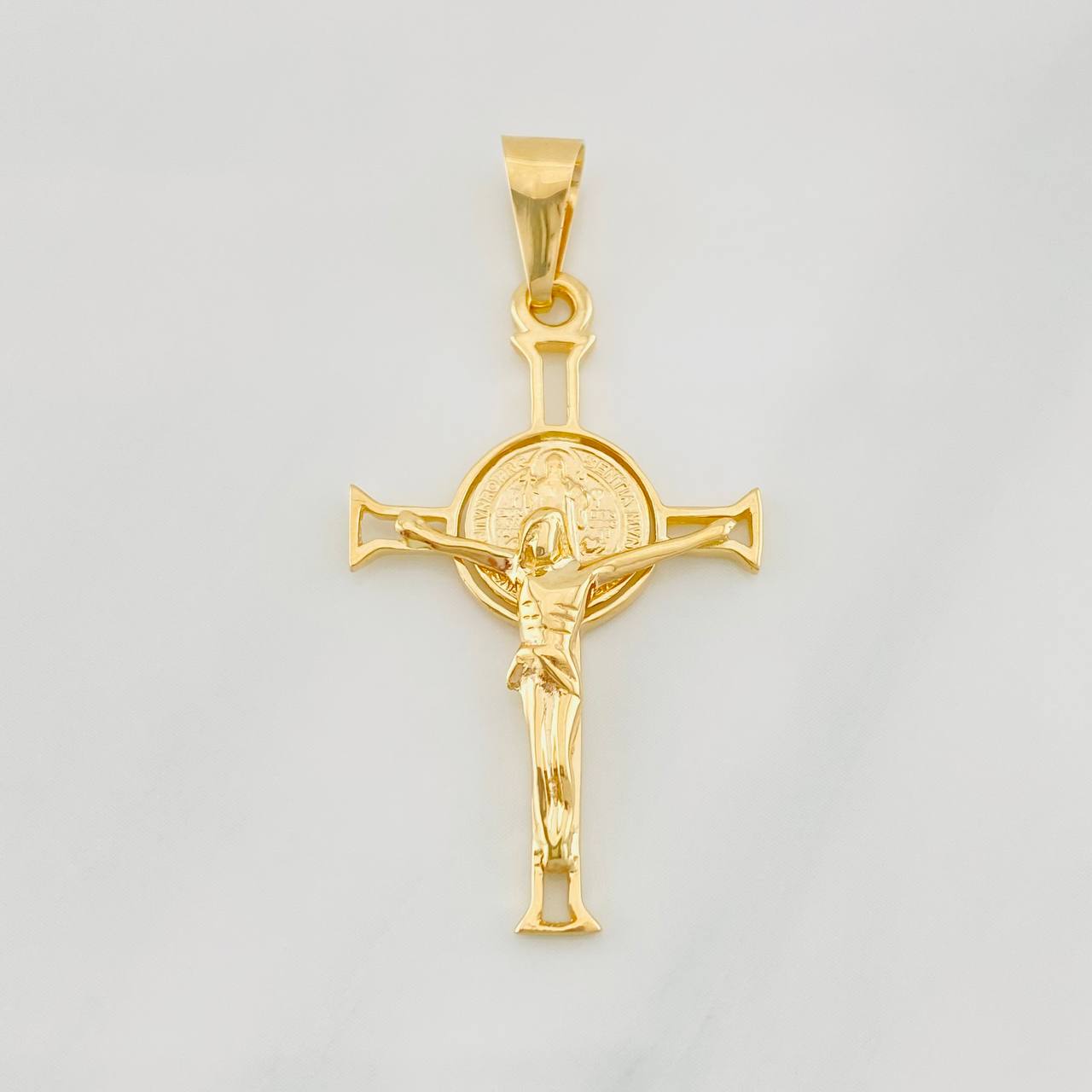 Dije Cruz Cristo San Benito 2.85g / 4.2cm Oro Amarillo 18K