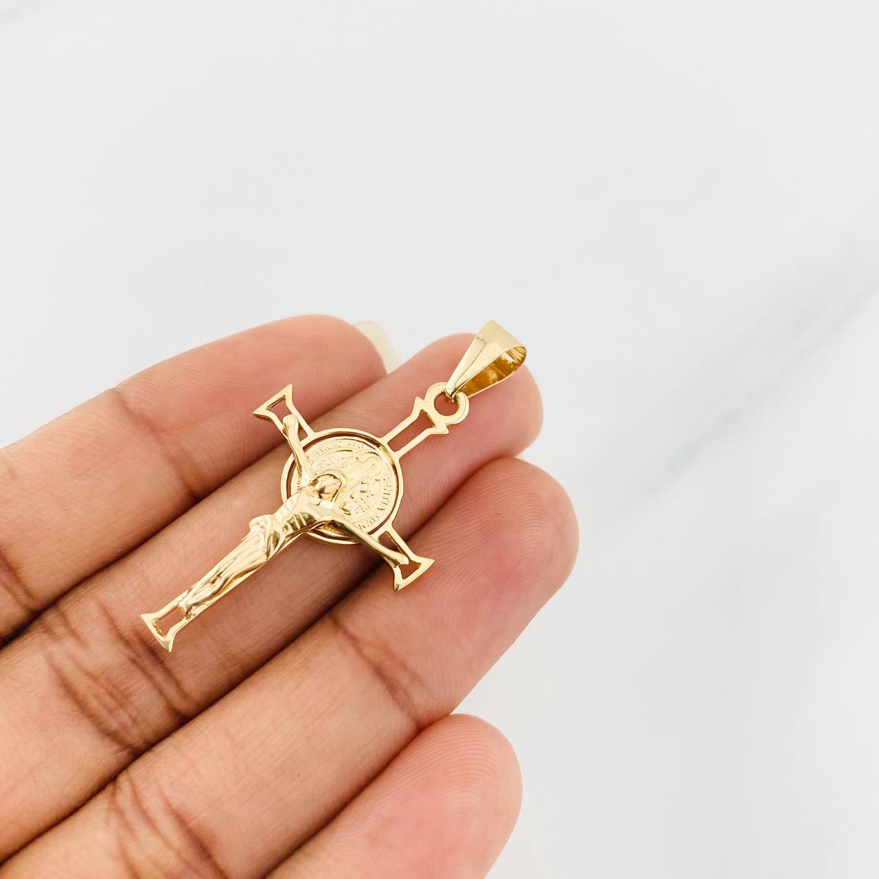 Dije Cruz Cristo San Benito 2.85g / 4.2cm Oro Amarillo 18K