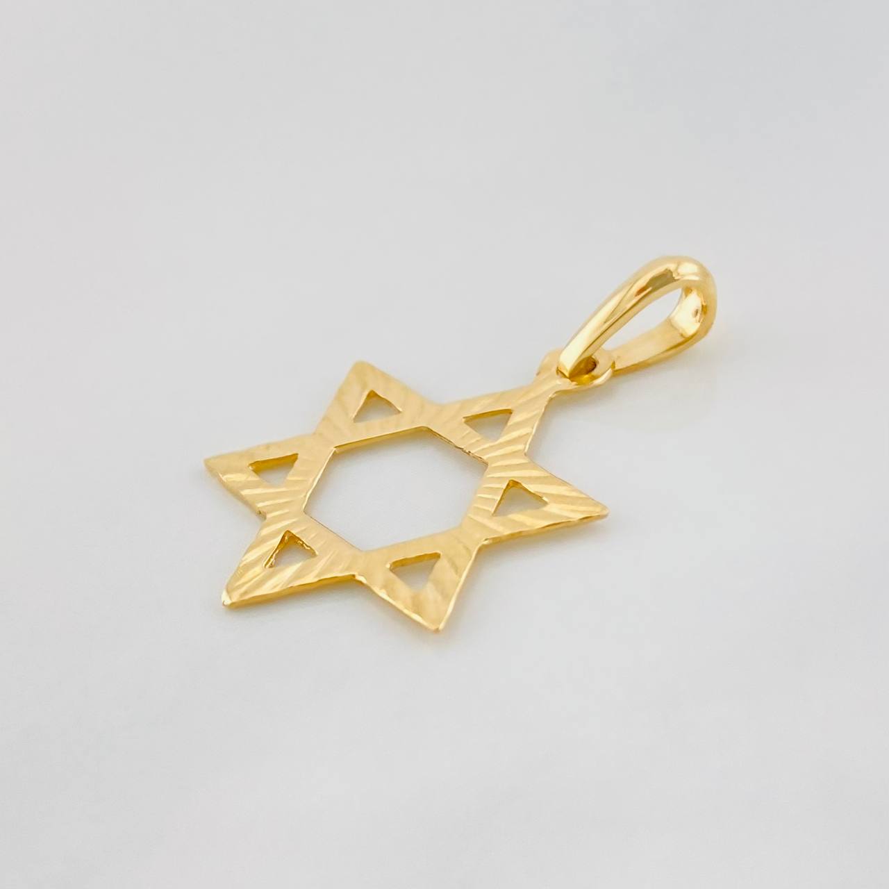 Dije Estrella de David 0.8g / 2.6cm Oro Amarillo 18K