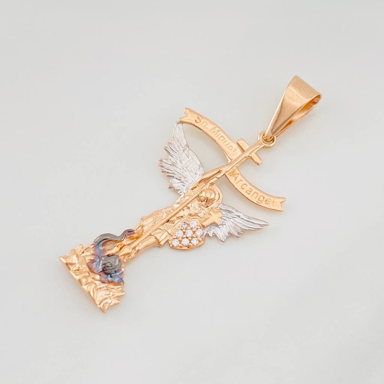 Dije San Miguel Arcángel 2.45g / 4.1cm Tres Oros 18K