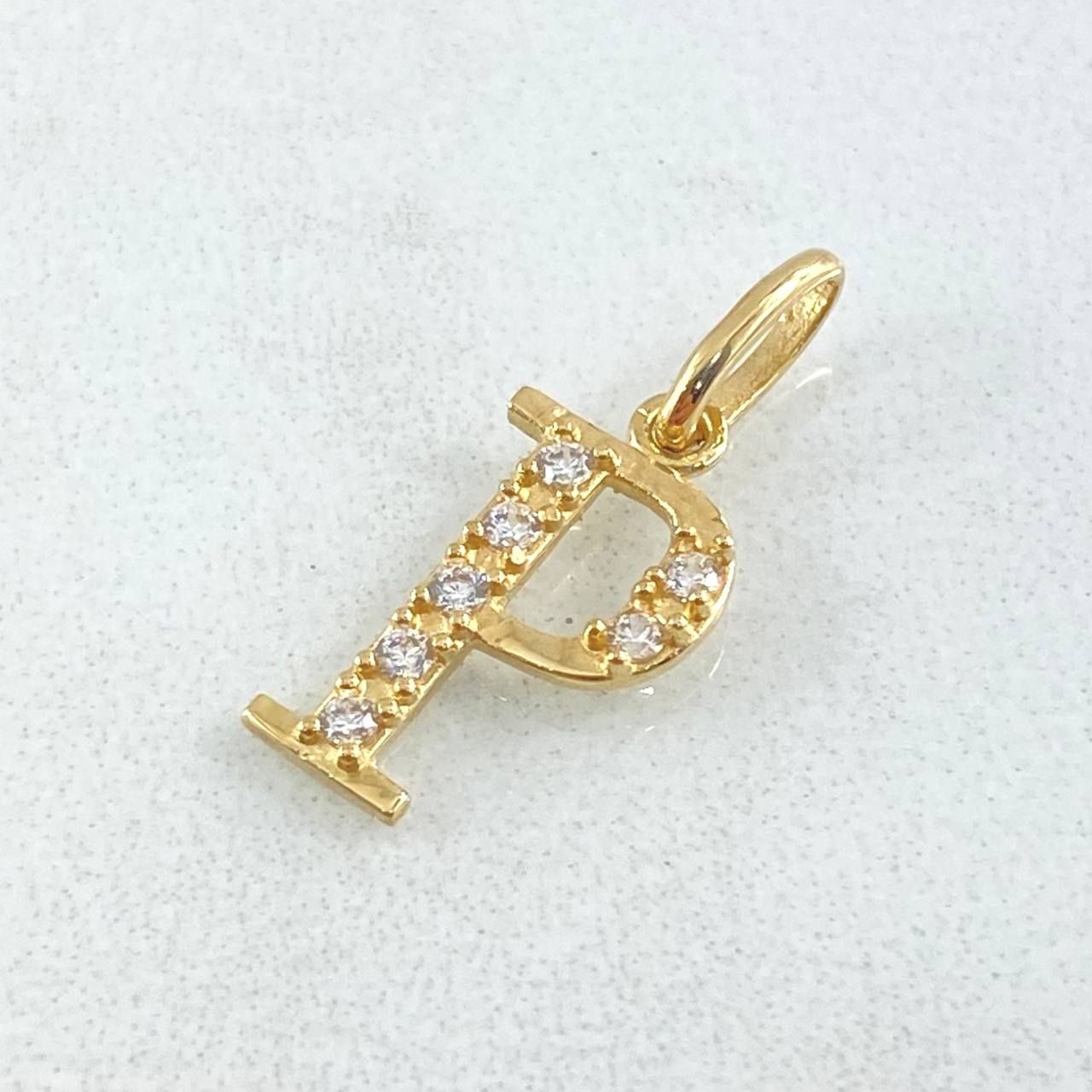 Dije Letra P Silueta 0.75gr / 1.8cm / Oro 18K ©