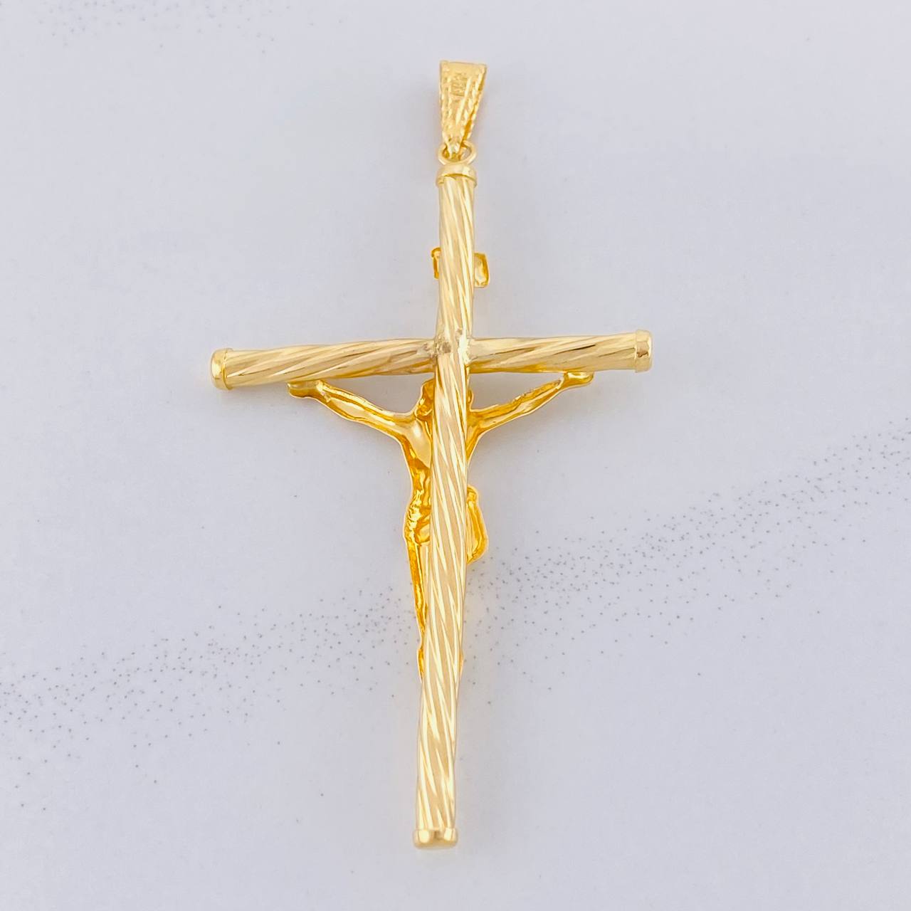 Dije Cruz Cristo 1.9g / 5.8cm Oro Amarillo 18K