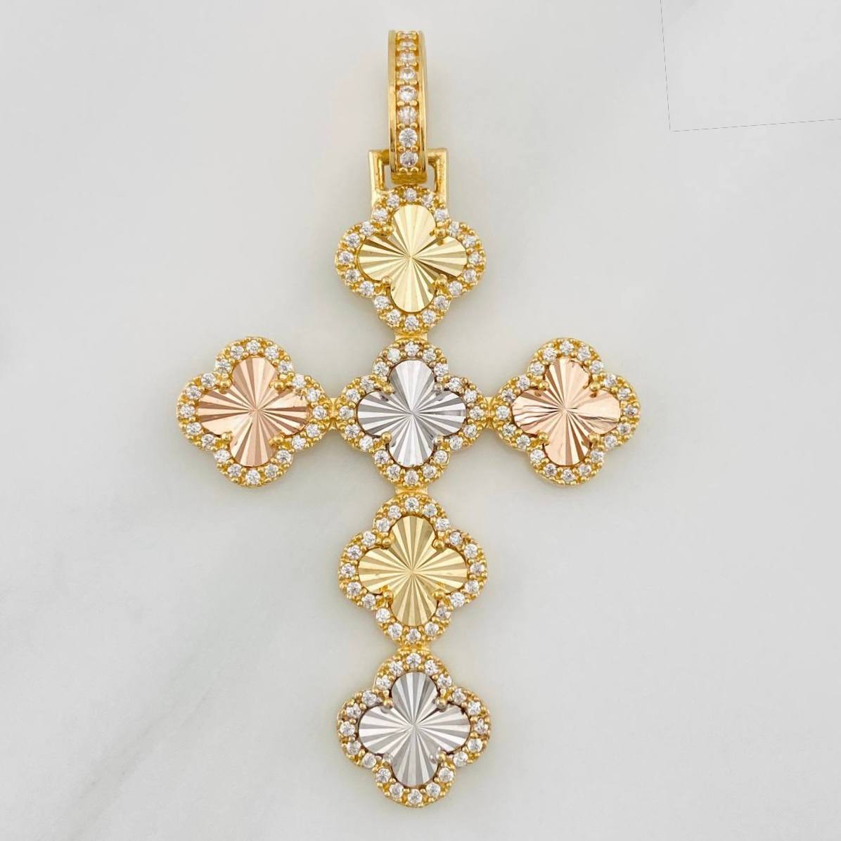 Dije Cruz Trebol 6g / 5.05cm Tres Oros 18K