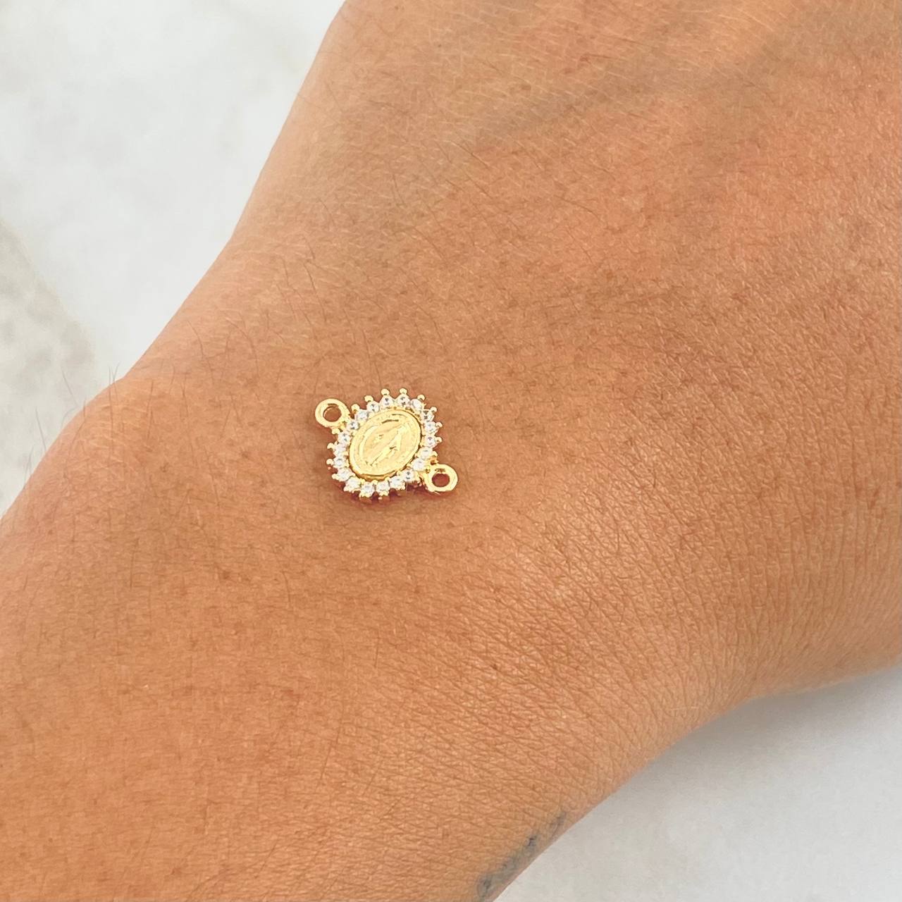 Herraje Virgen Milagrosa 0.5gr / 1.3cm / Circones Blancos Oro Amarillo 18K *