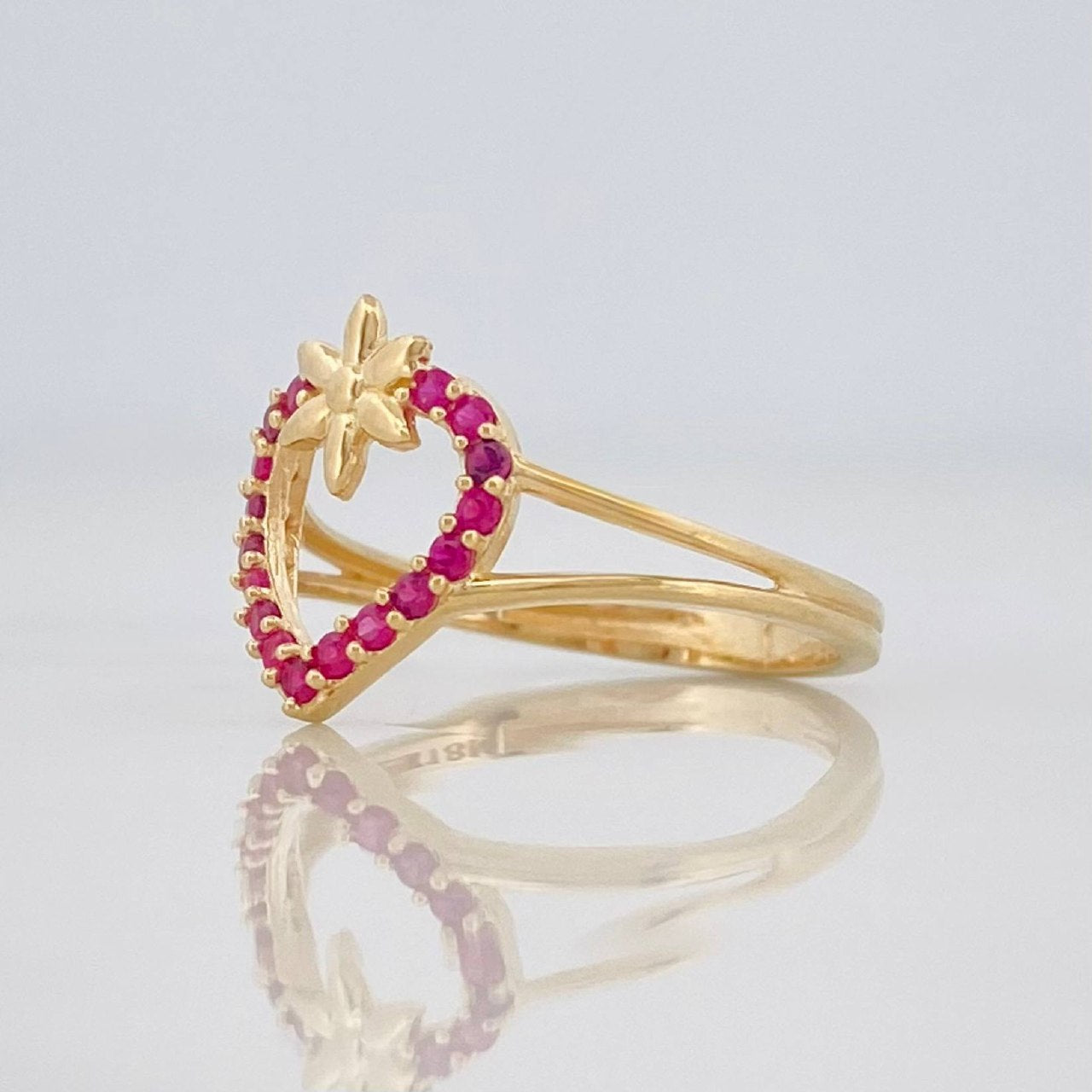 Anillo Corazon Flor 1.9g / T5 Oro Amarillo 18K