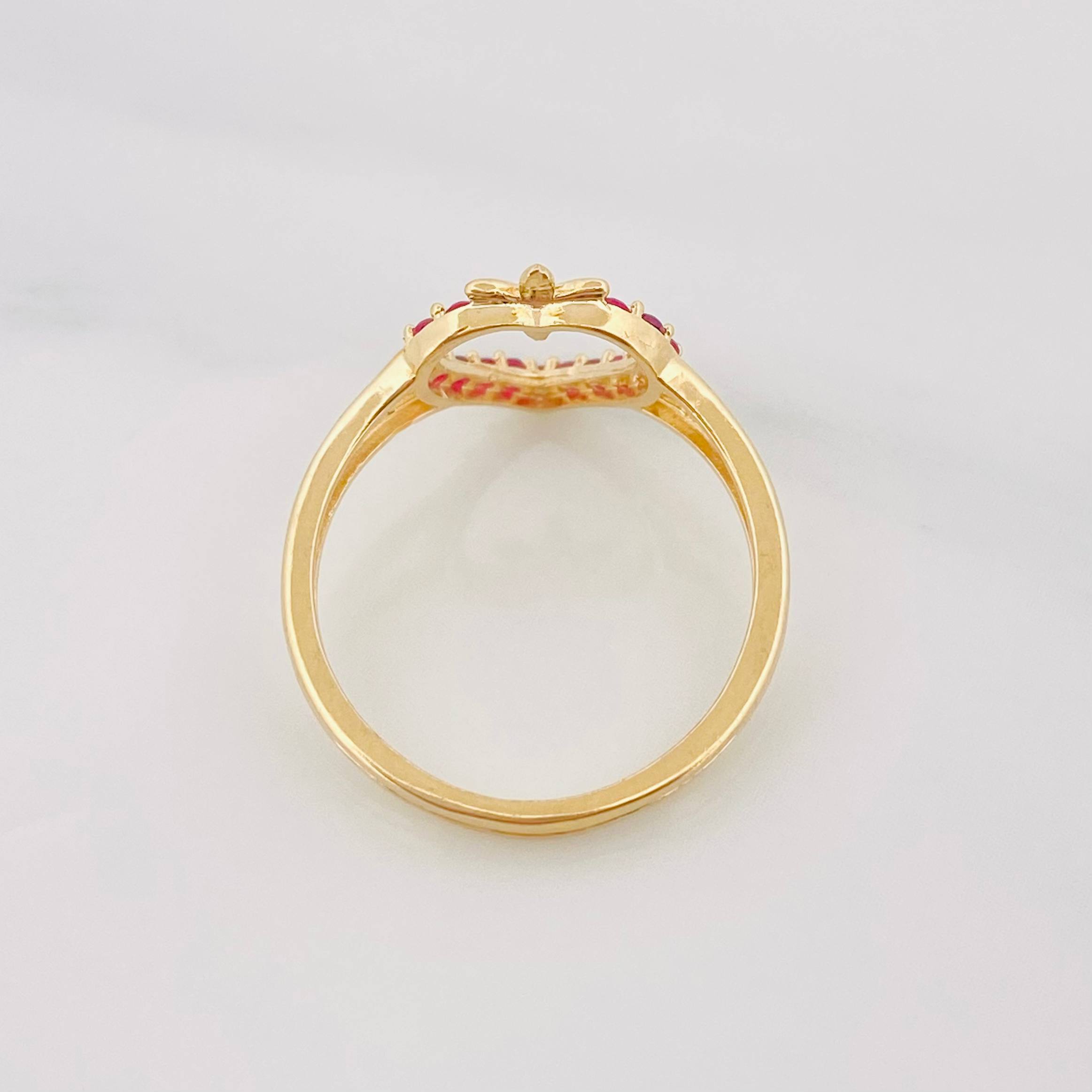 Anillo Corazon Flor 1.9g / T5 Oro Amarillo 18K