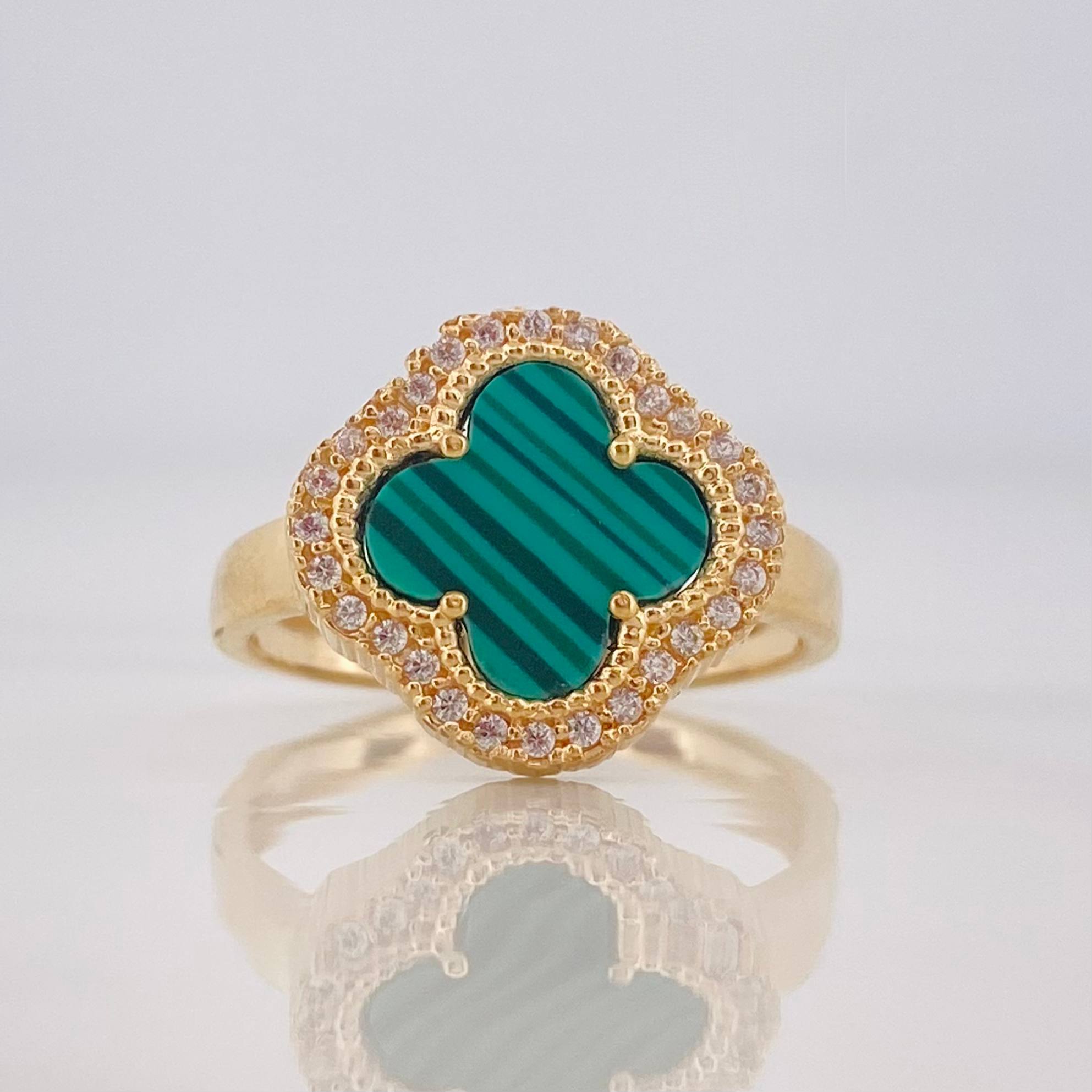 Anillo Trebol 3.95g / T7 Oro Amarillo 18K