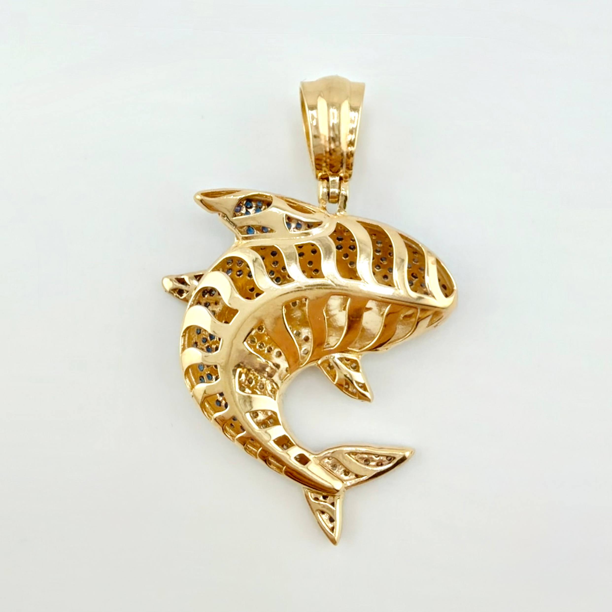 Dije Tiburon 13.2gr / 5cm / Oro Amarillo 18K ©