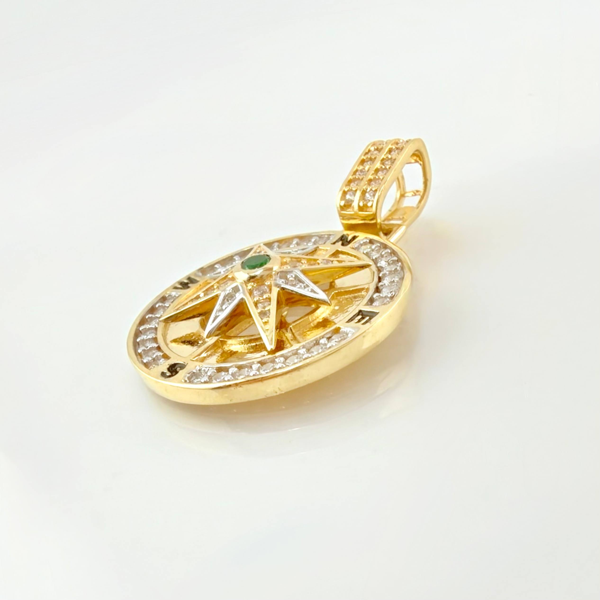 Dije Brujula Movil 9.6gr / 3.8cm / Oro Amarillo 18K ©