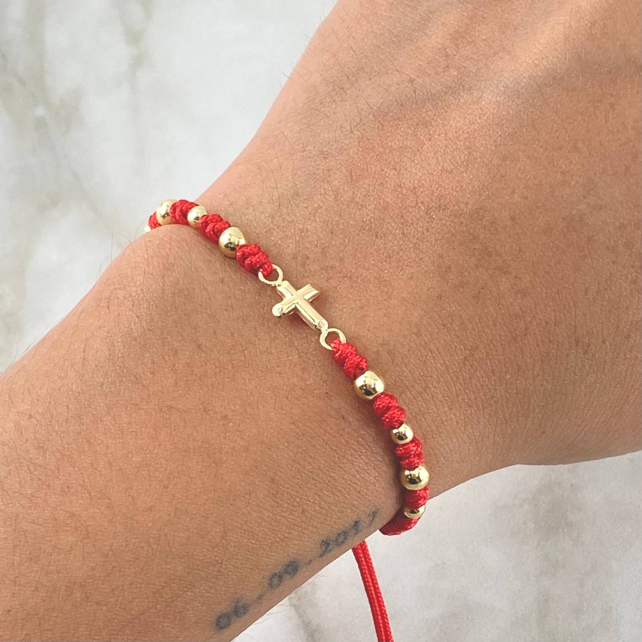 Pulsera Roja Herraje Crúz Lisa 0.85gr / 3mm-4mm Bolas Lisas 8 und Oro Amarillo 18K *