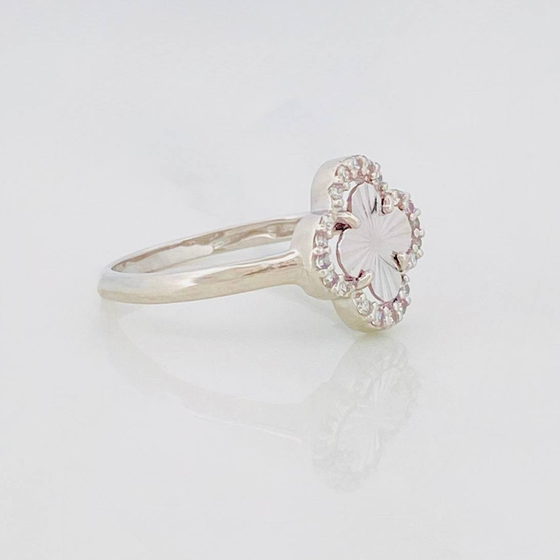 Anillo Trebol 2g / T6 1/2 Oro Blanco 18K