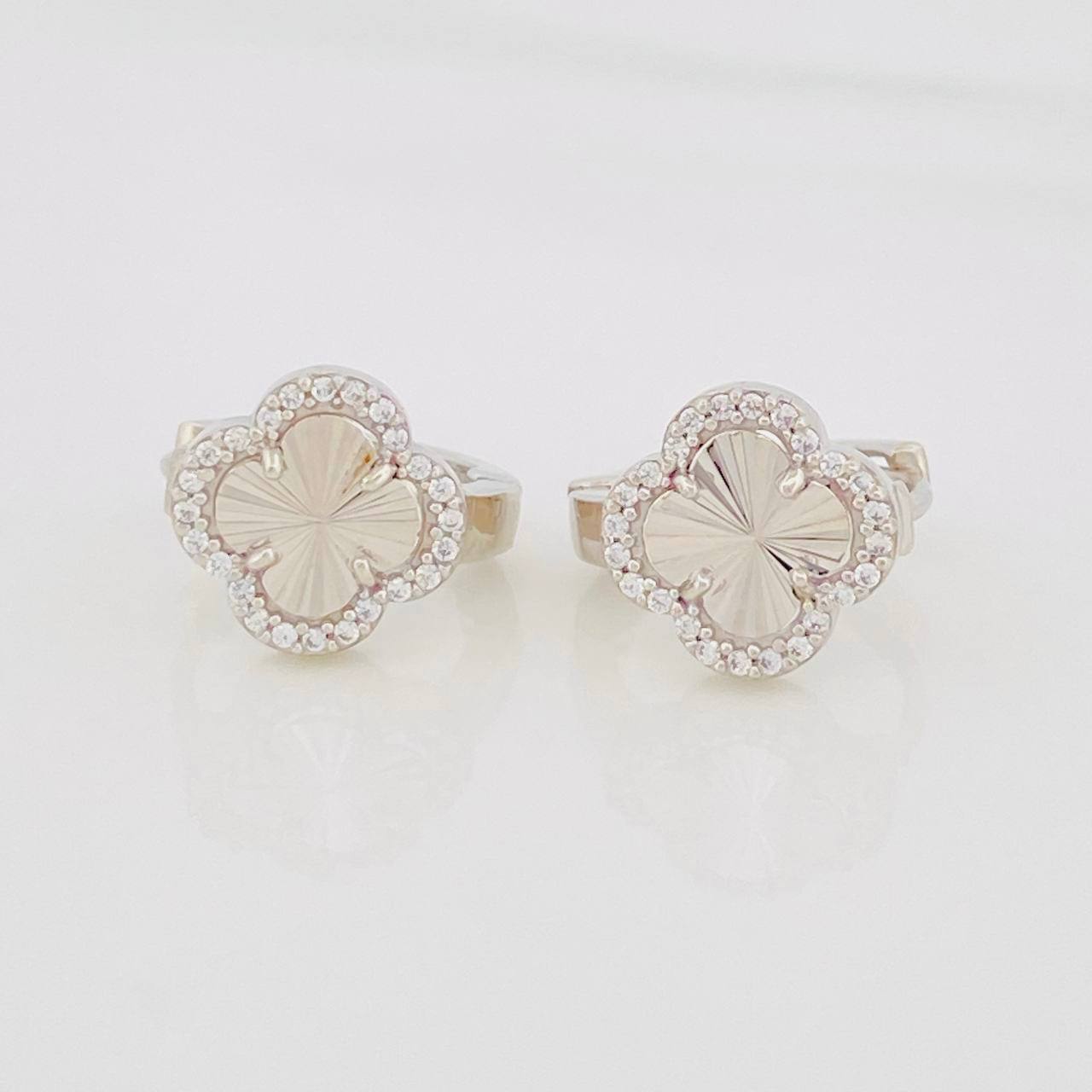 Candongas Trebol 2.8g / 1.3cm Oro Blanco 18K