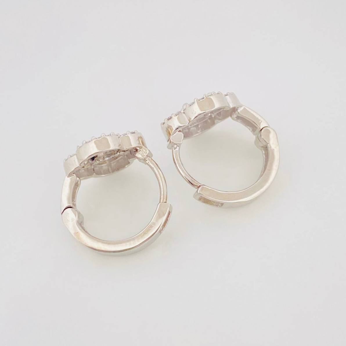 Candongas Trebol 2.8g / 1.3cm Oro Blanco 18K