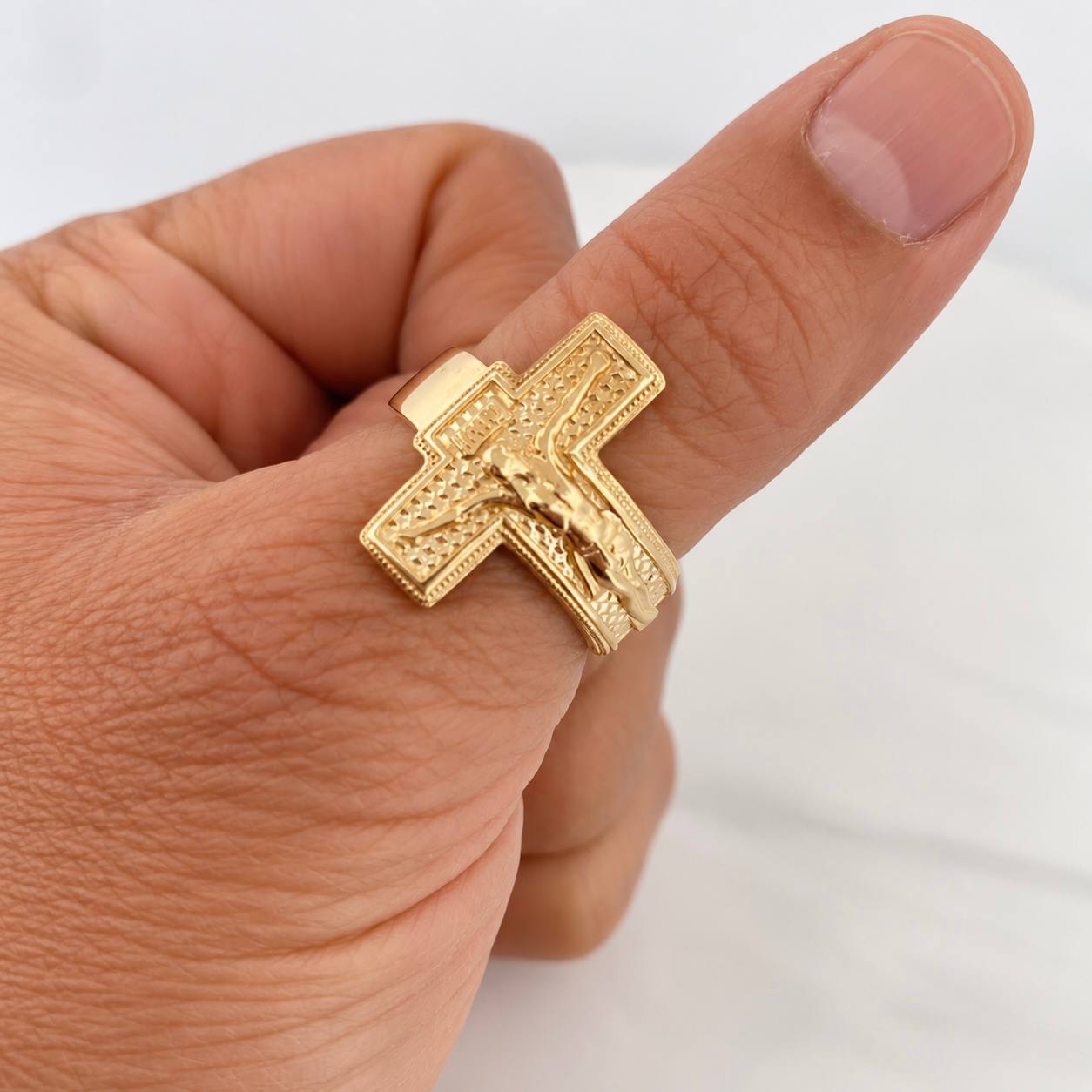 Anillo Cruz Cristo 6.55g / T8 3/4 Oro Amarillo 18K