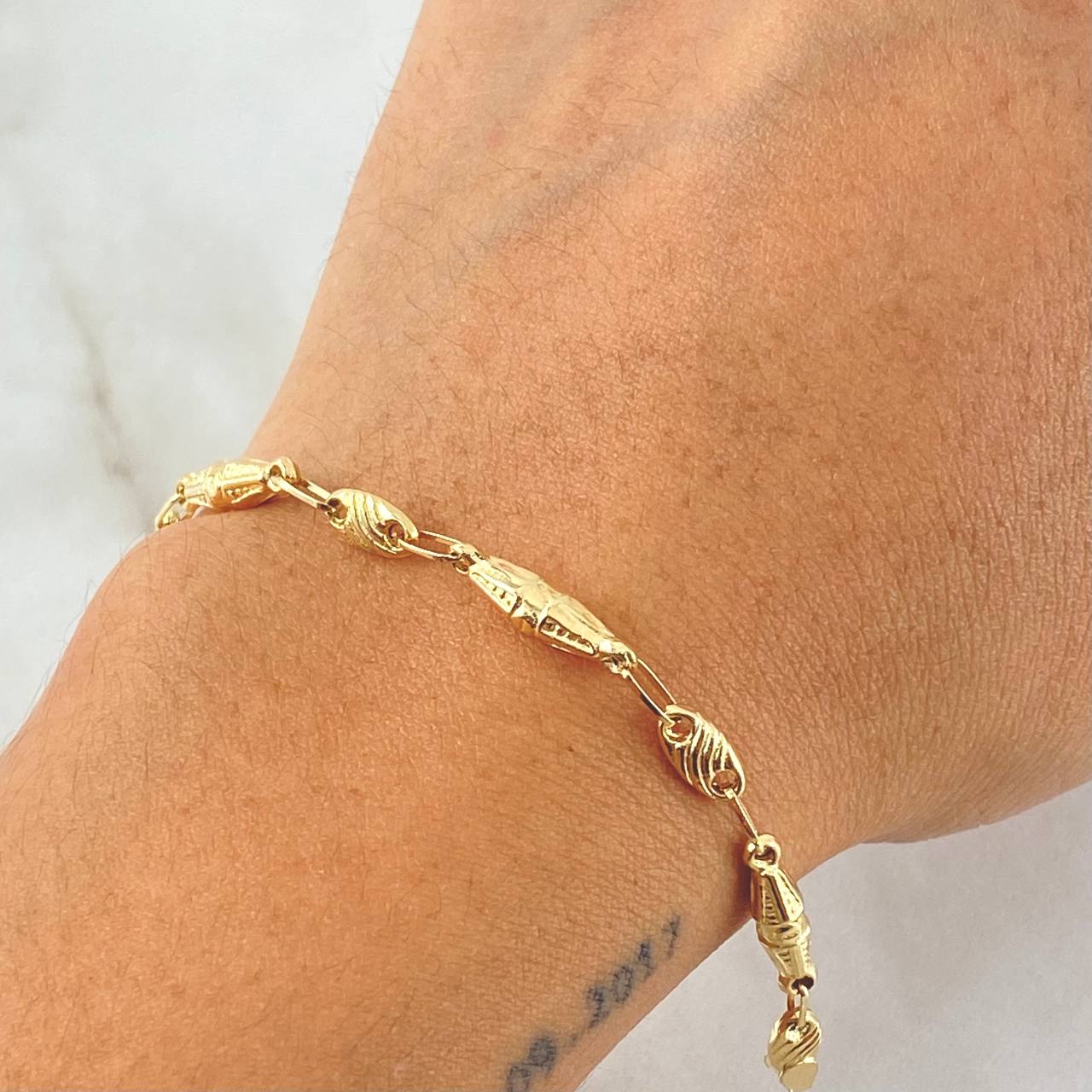 Pulso Rustico Dubai Rayado 3.25gr / 19cm / Oro 18K ©