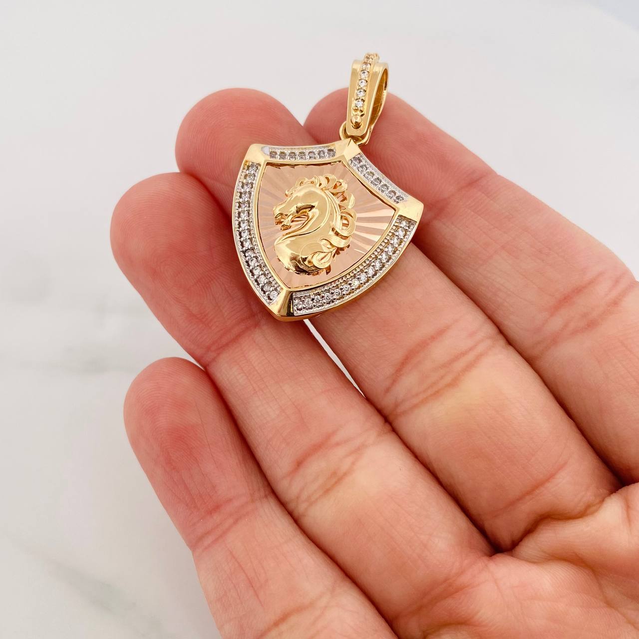 Dije Placa Caballo 6.3g / 3.05cm Tres Oros 18K