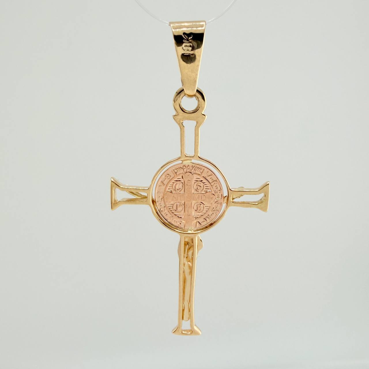 Dije Cruz Cristo San Benito  2.9gr / 4.2cm / Tres Oros 18K &