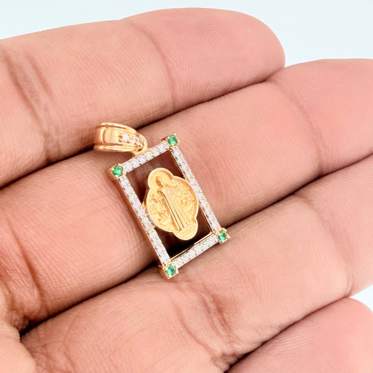 Dije San Benito 2.4gr / 2.5cm / Dos Oros Amarillo Blanco 18K &