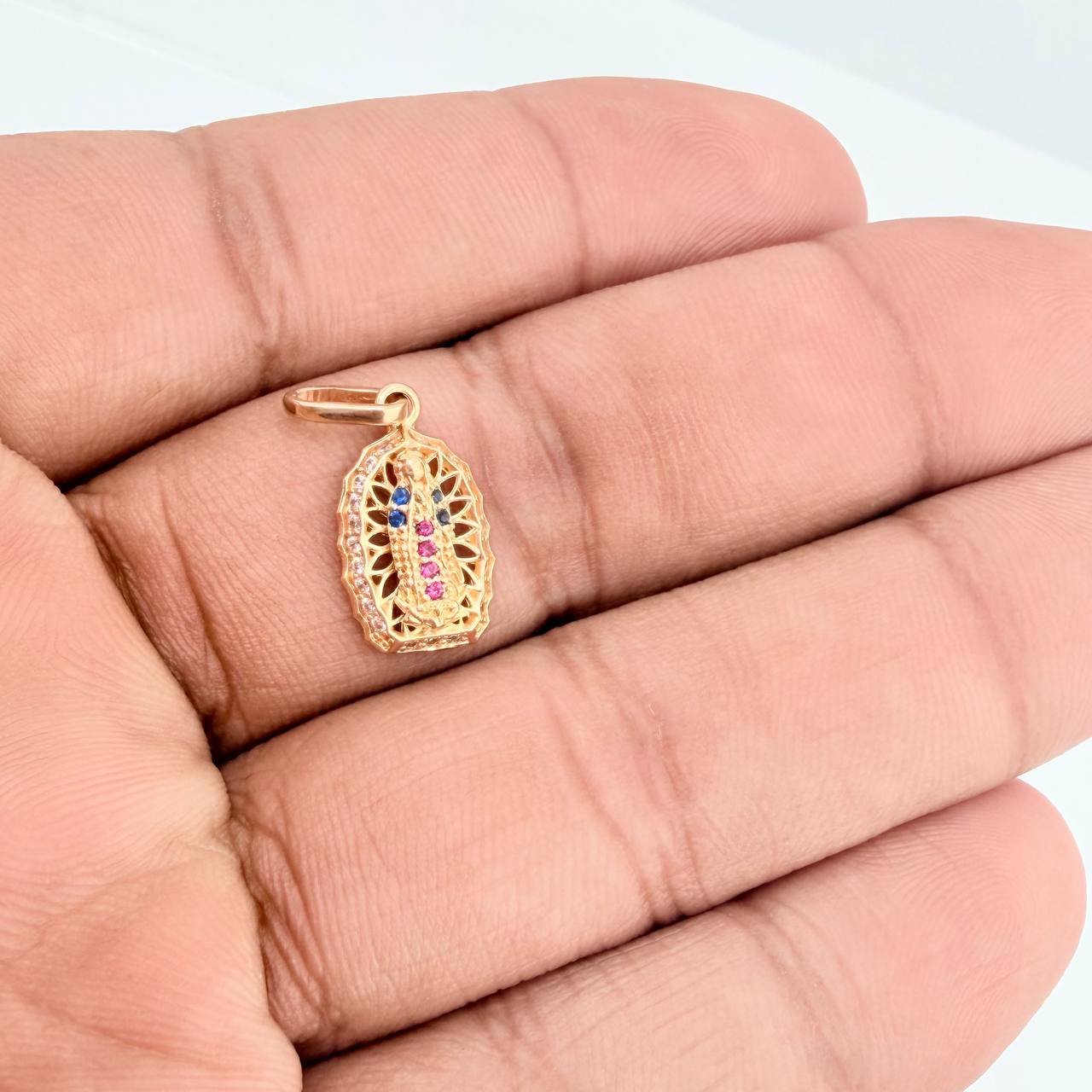 Dije Virgen Guadalupe 1.3gr / 2.1cm / Circones Fucsias Azules Blancos Oro Amarillo 18K &