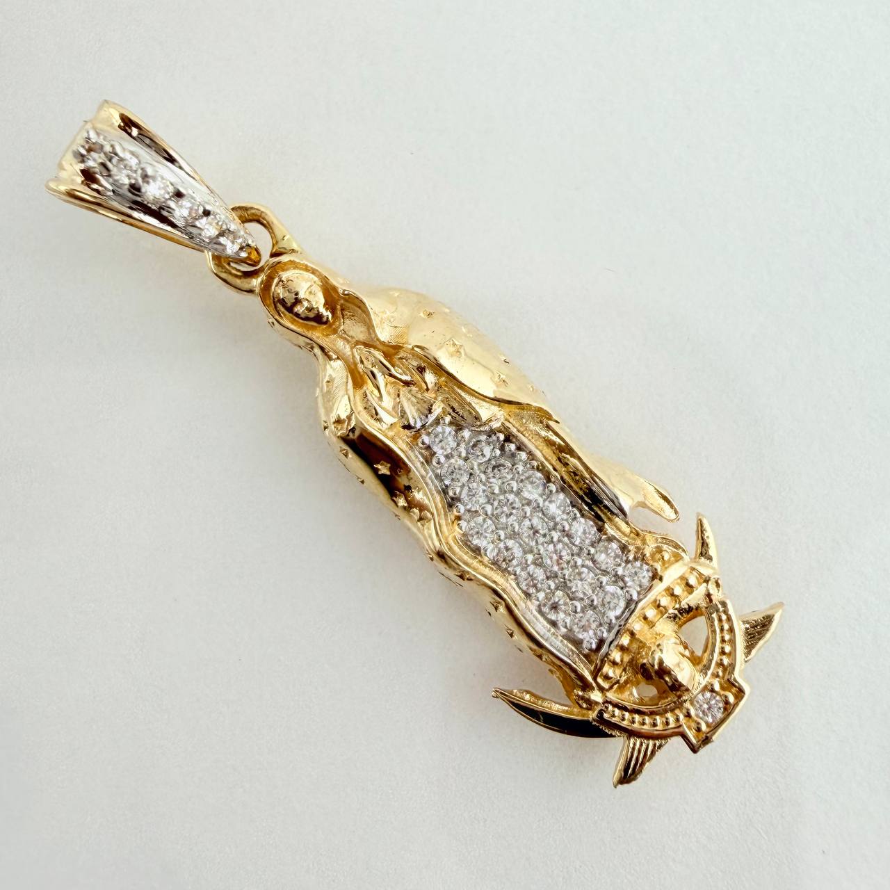 Dije Virgen Guadalupe 2.65gr / 3.1cm / Dos Oros Amarillo Blanco 18K &