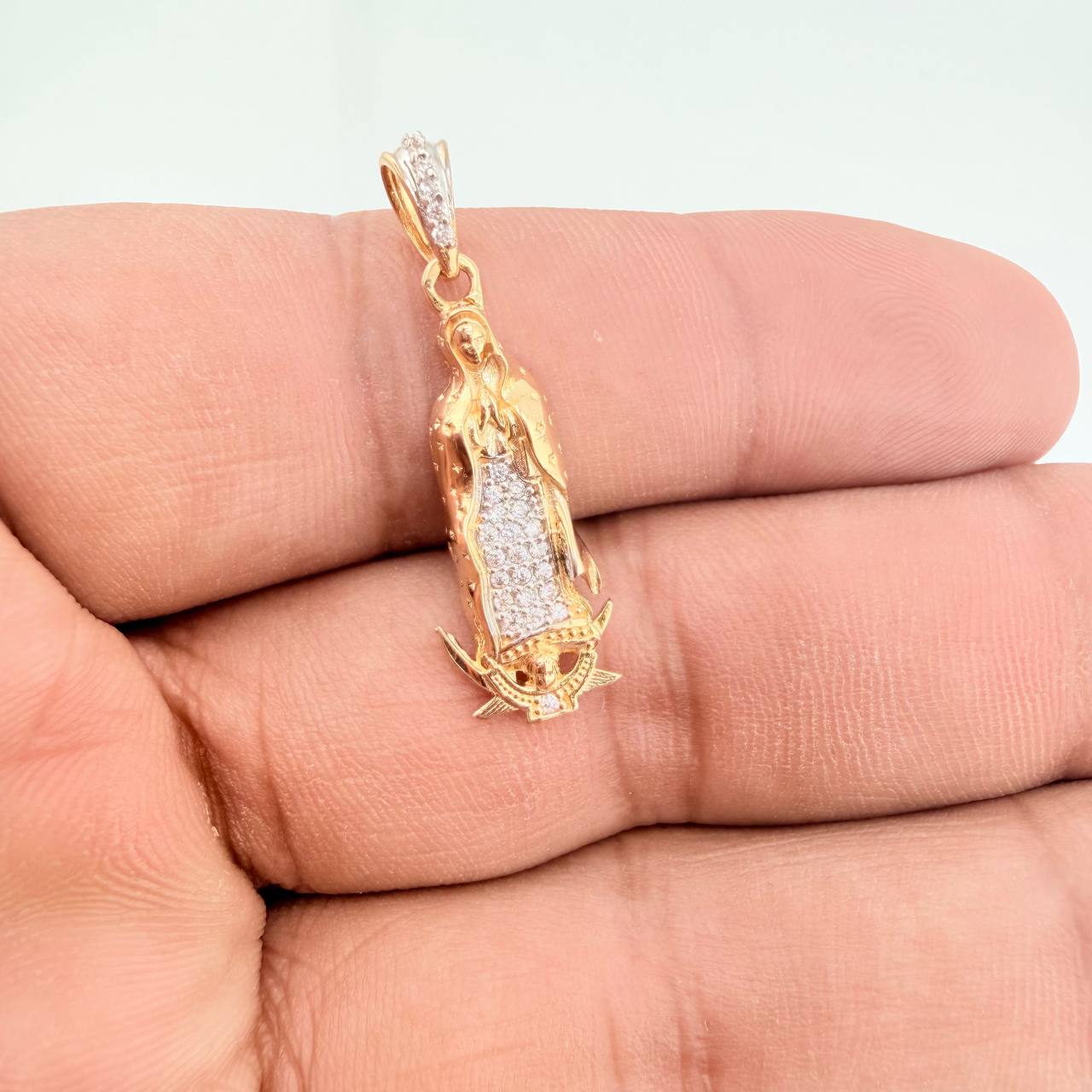 Dije Virgen Guadalupe 2.65gr / 3.1cm / Dos Oros Amarillo Blanco 18K &