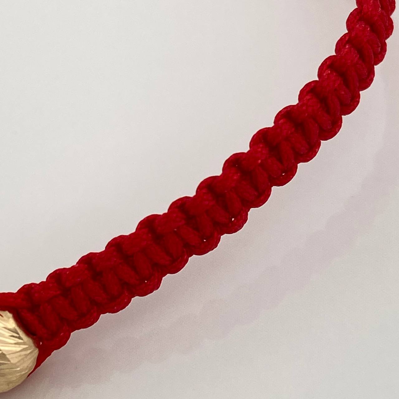 Pulsera Tejida Roja Corona 3.3gr / 6mm Tres Oros 18K