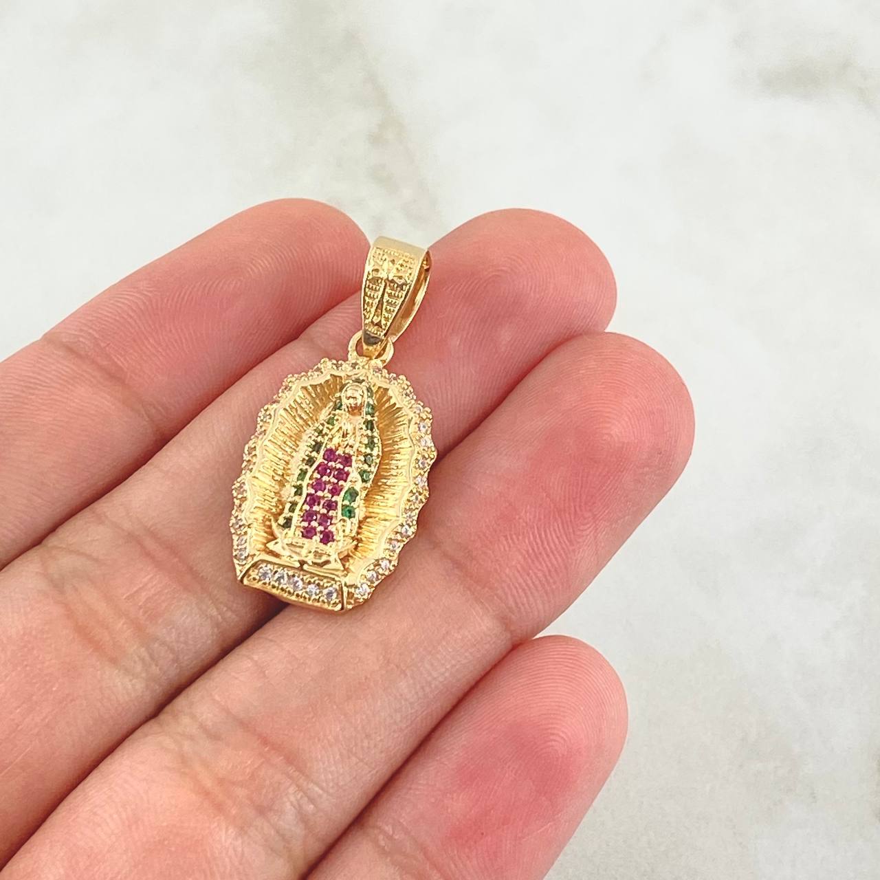 Dije Virgen Guadalupe Silueta Doble 3.9gr / 2.8cm / Circones Blancos Verdes Fucsia Oro Amarillo 18K *