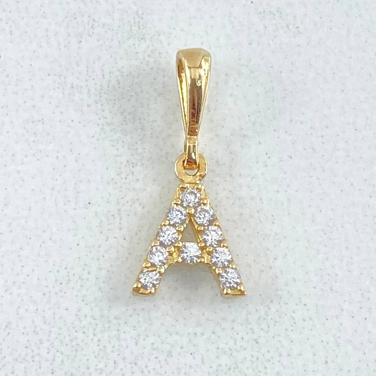 Dije Letra A 0.6gr / 1.5cm / Oro 18K *