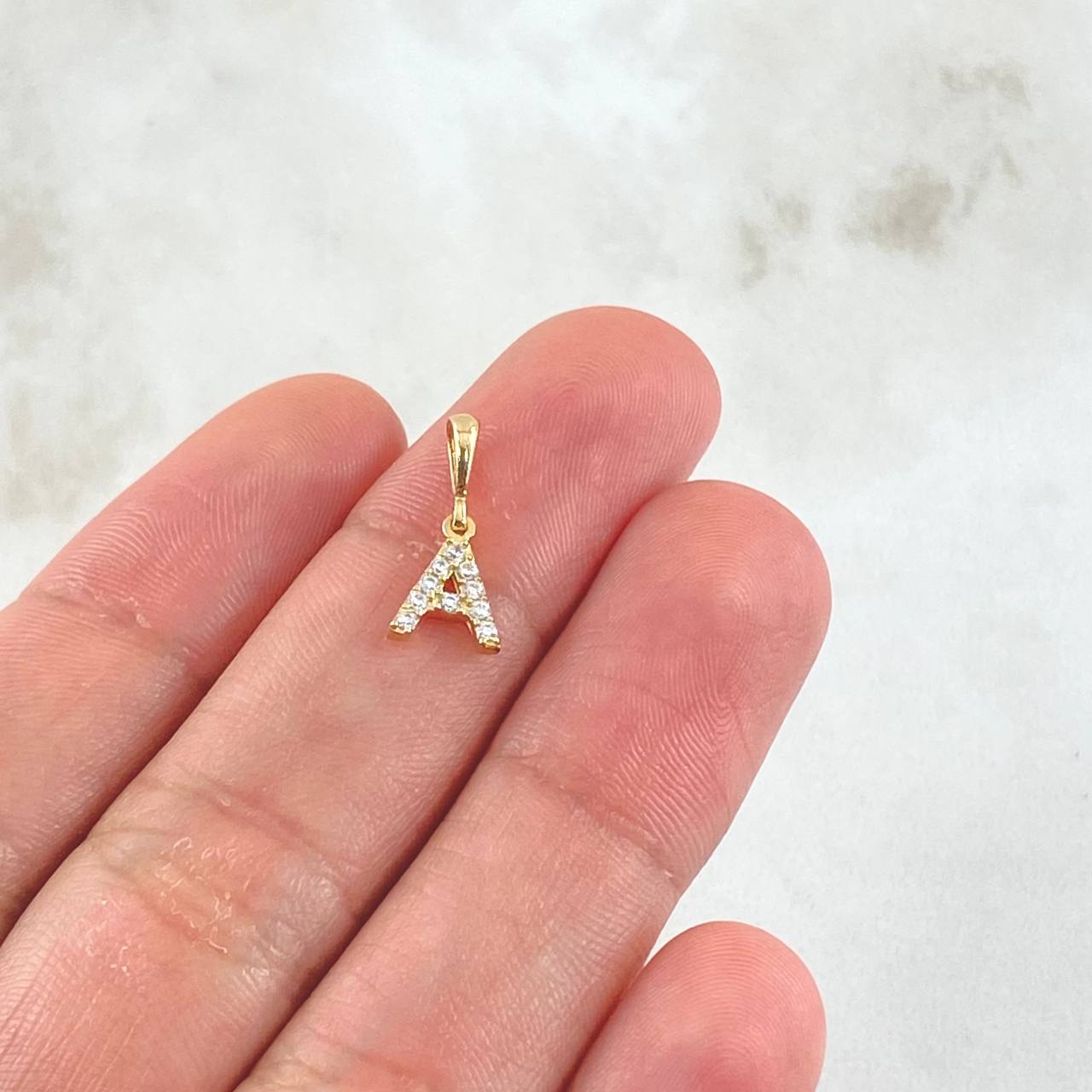 Dije Letra A 0.6gr / 1.5cm / Oro 18K *
