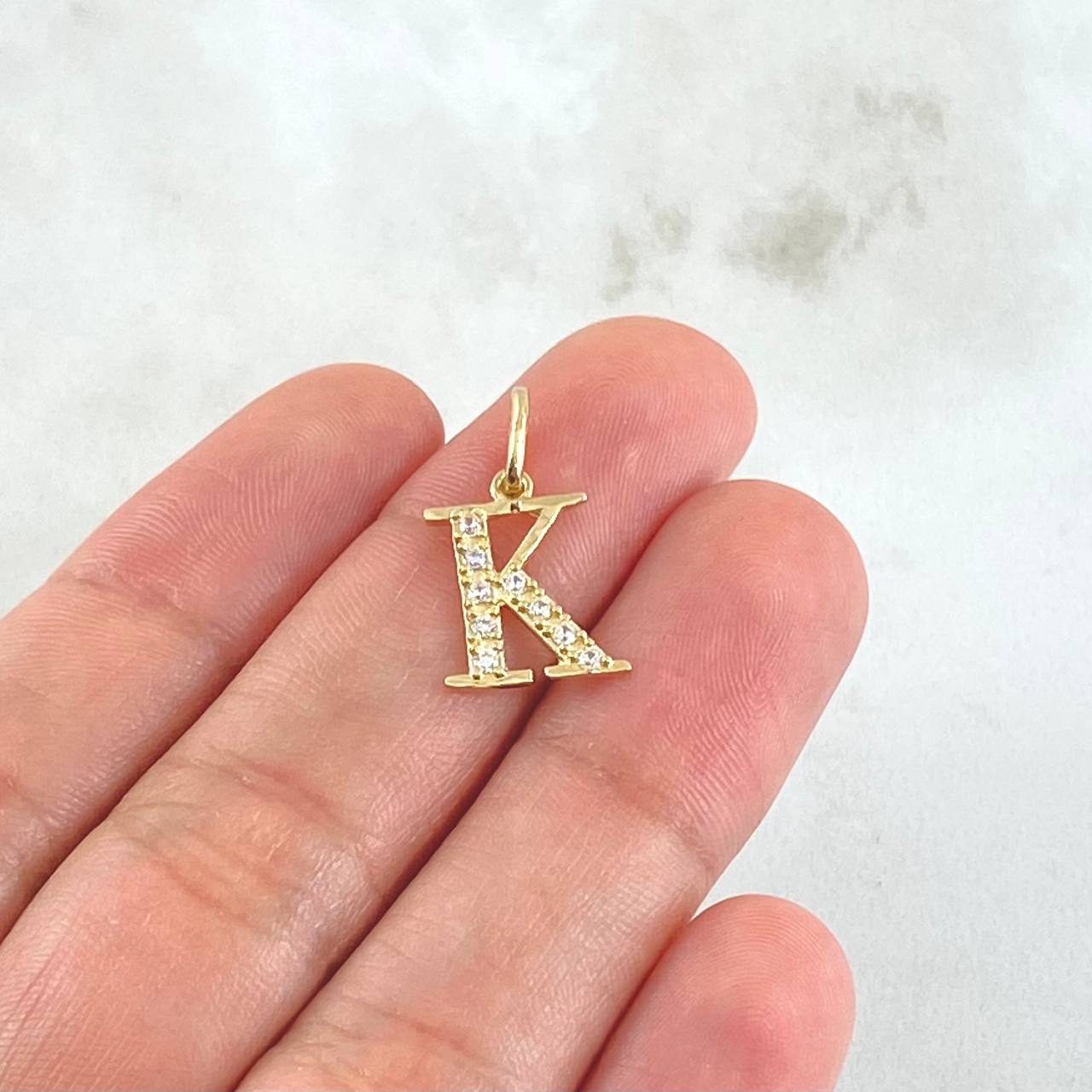 Dije Letra K Silueta 0.95gr / 1.8cm / Oro 18K ©