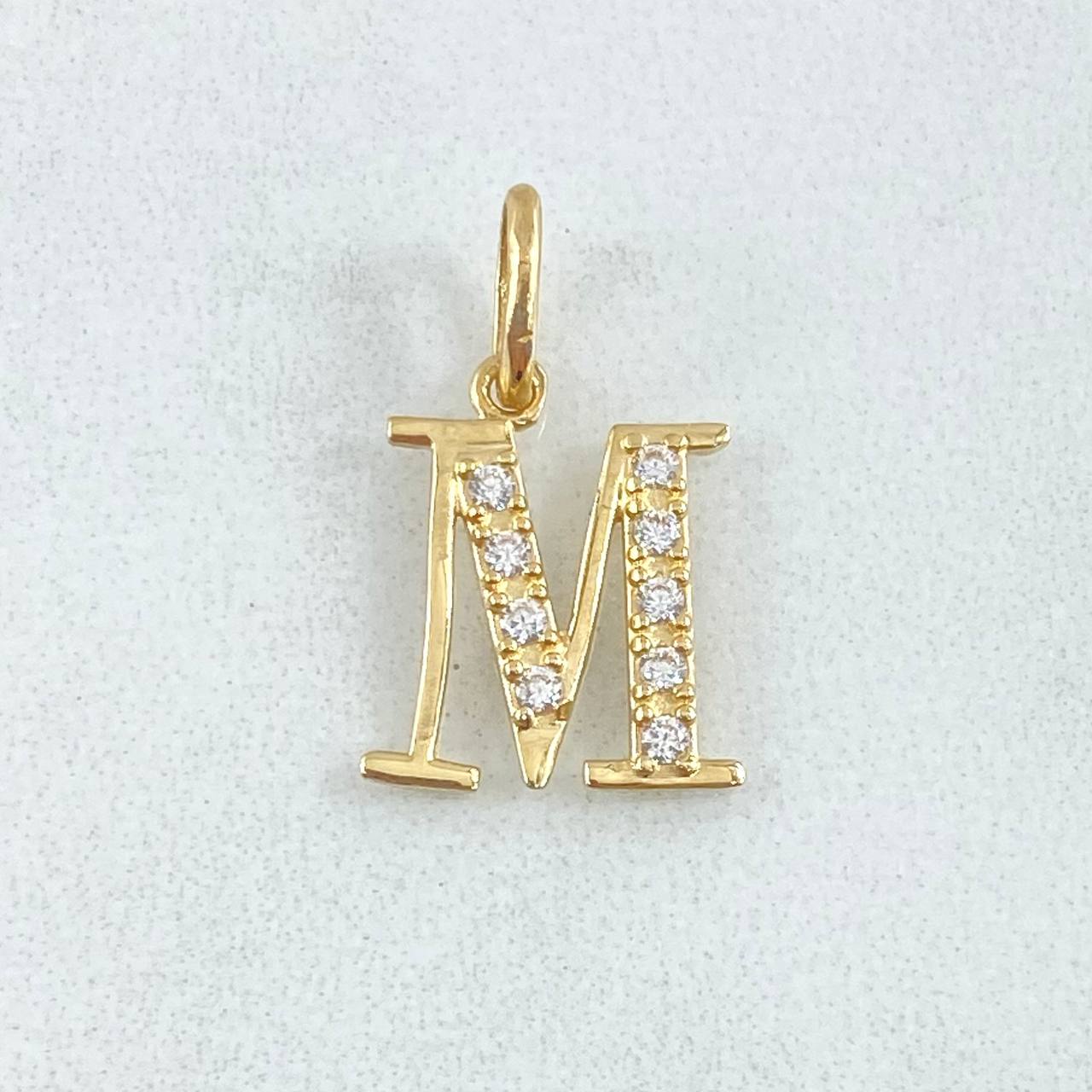 Dije Letra M Silueta 1.05gr / 1.8cm / Oro 18K ©