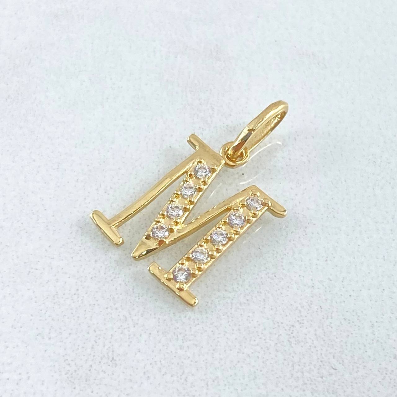 Dije Letra M Silueta 1.05gr / 1.8cm / Oro 18K ©