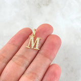 Dije Letra M Silueta 1.05gr / 1.8cm / Oro 18K ©